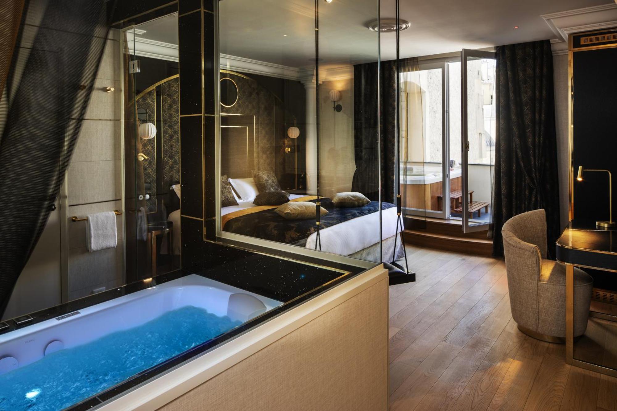 Luxury Room – Midnight bath with Jacuzzi and Terrace