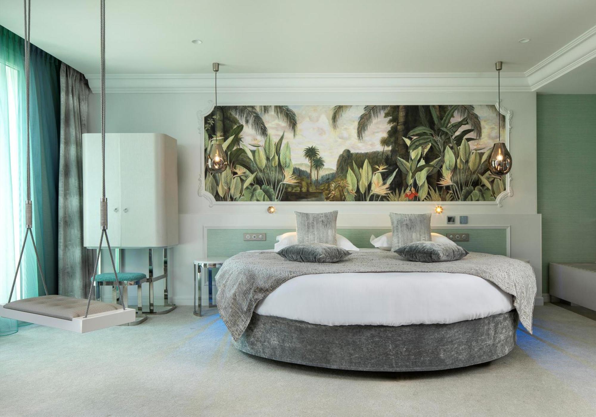 Luxury Room – Extravagant with Jacuzzi and Balcony