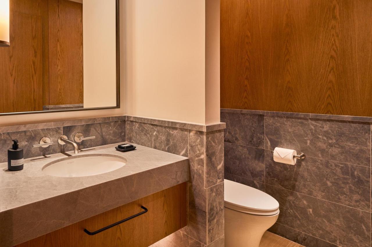Suite esquinera de 1 dormitorio con vistas al paisaje urbano