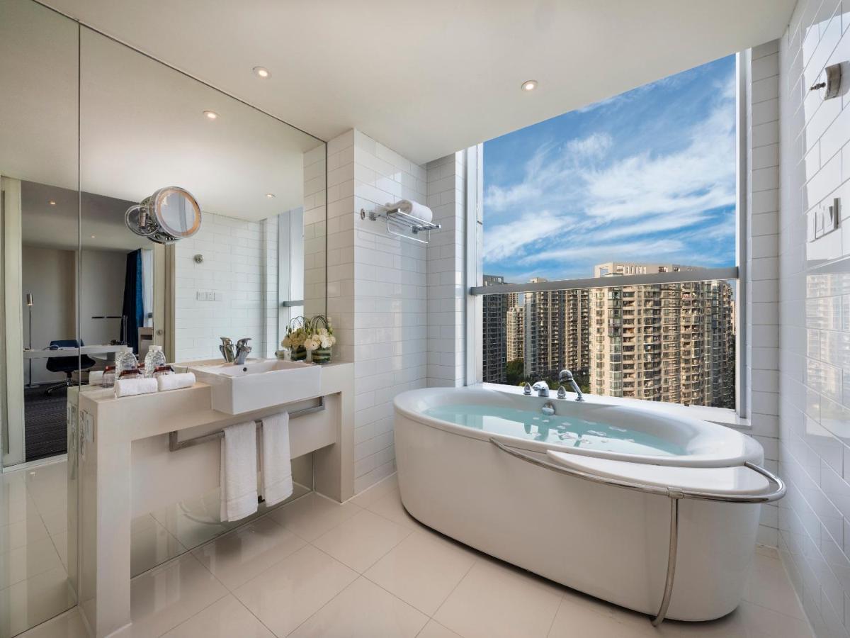 Habitación Doble Executive Deluxe con acceso al salón y 2 camas dobles