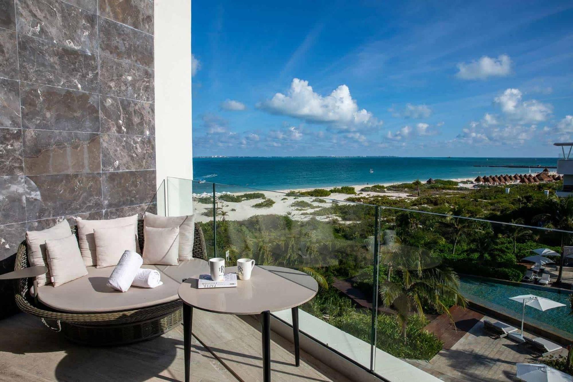 Suite Loft con jacuzzi y terraza con vistas al mar