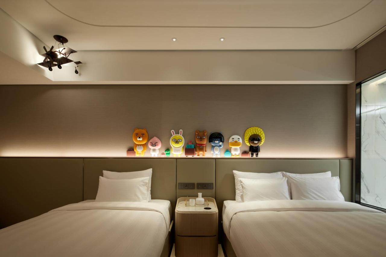 KaKao Friends Family Twin Room with World View