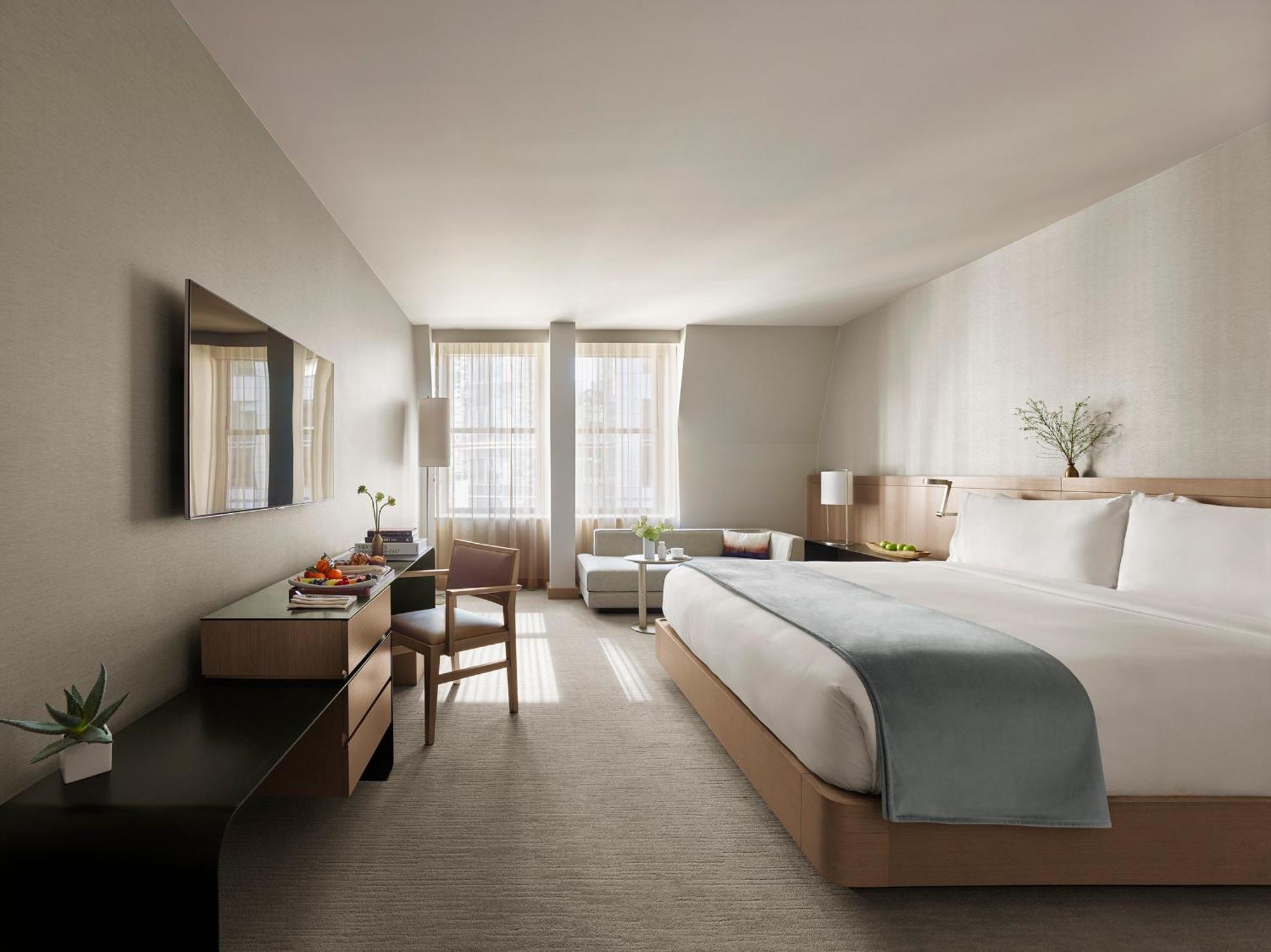 Alojamiento Premier con cama extragrande y vistas a la ciudad