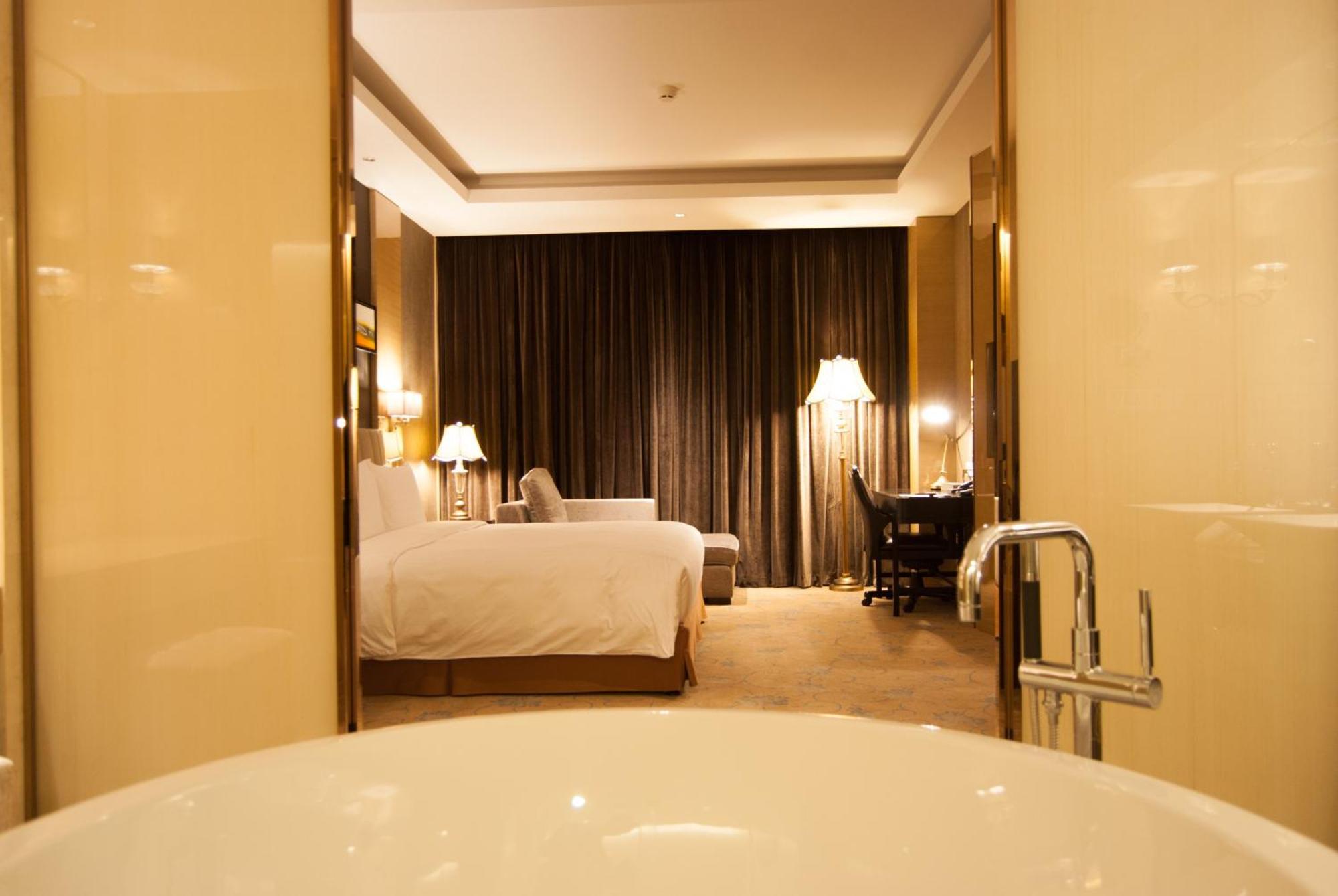 Suite,1278428416:JPEG