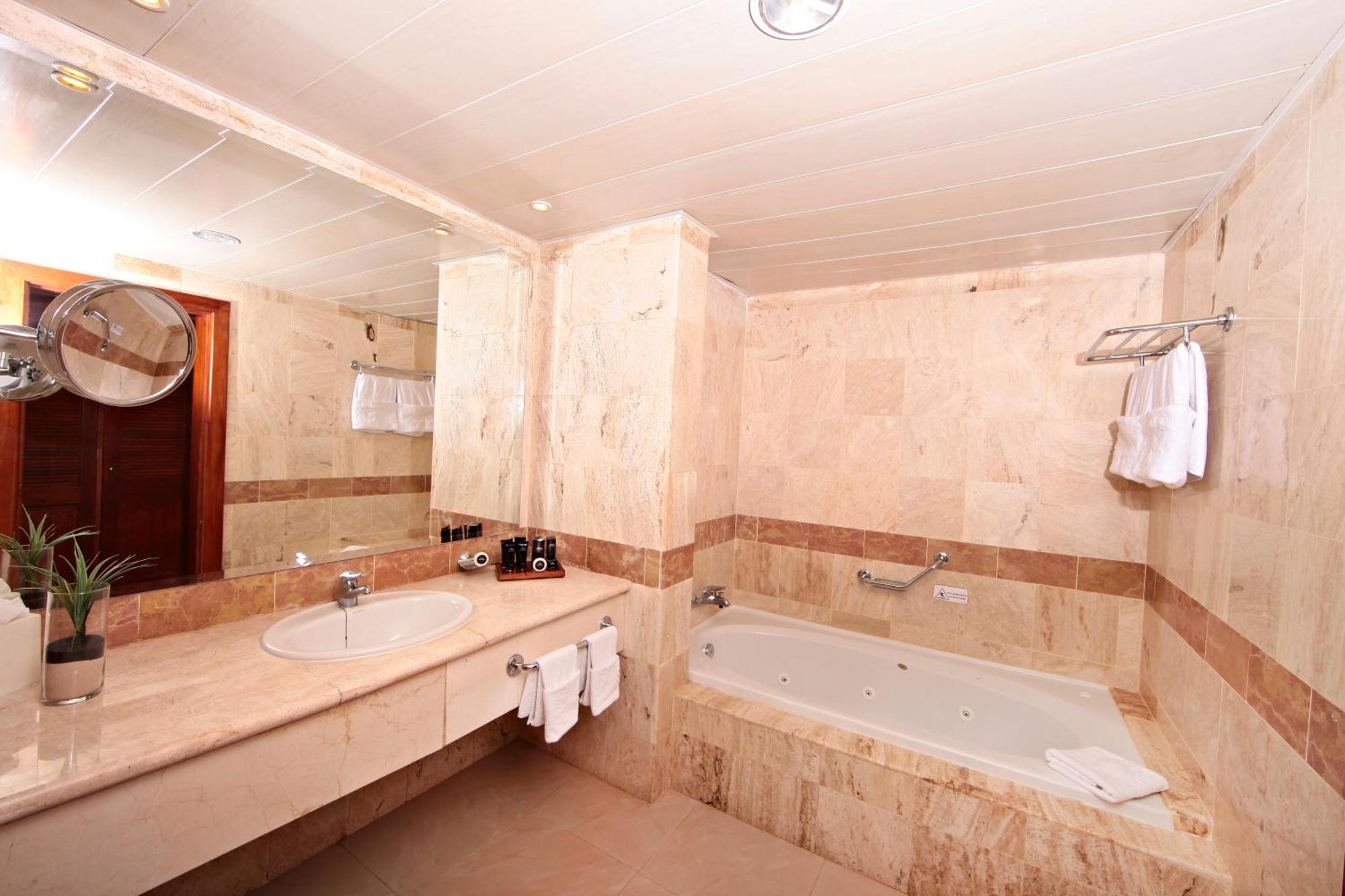 Junior Suite,1279875604:JPEG