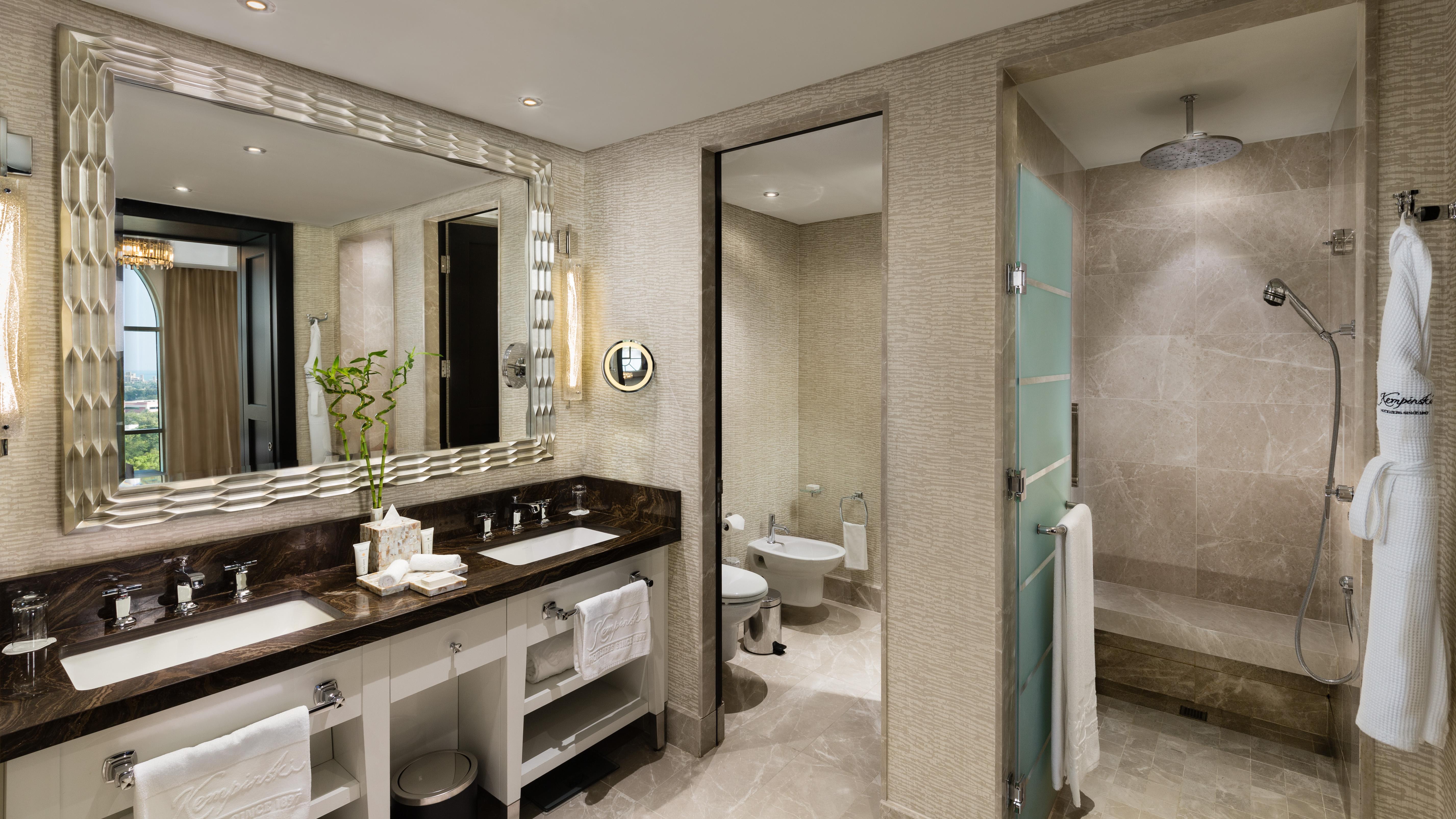 Suite Familiar de 3 dormitorios con acceso al salón que incluye té por la tarde, cócteles por la noche, refrescos y aperitivos