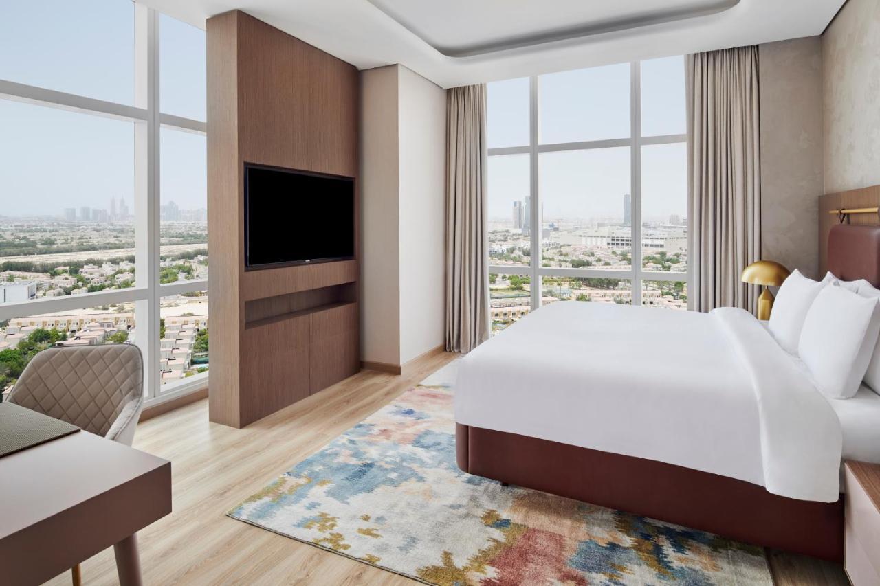 Deluxe King Suite with Panoramic City View (Free Shuttle to the Beach, Mall & Metro Station)