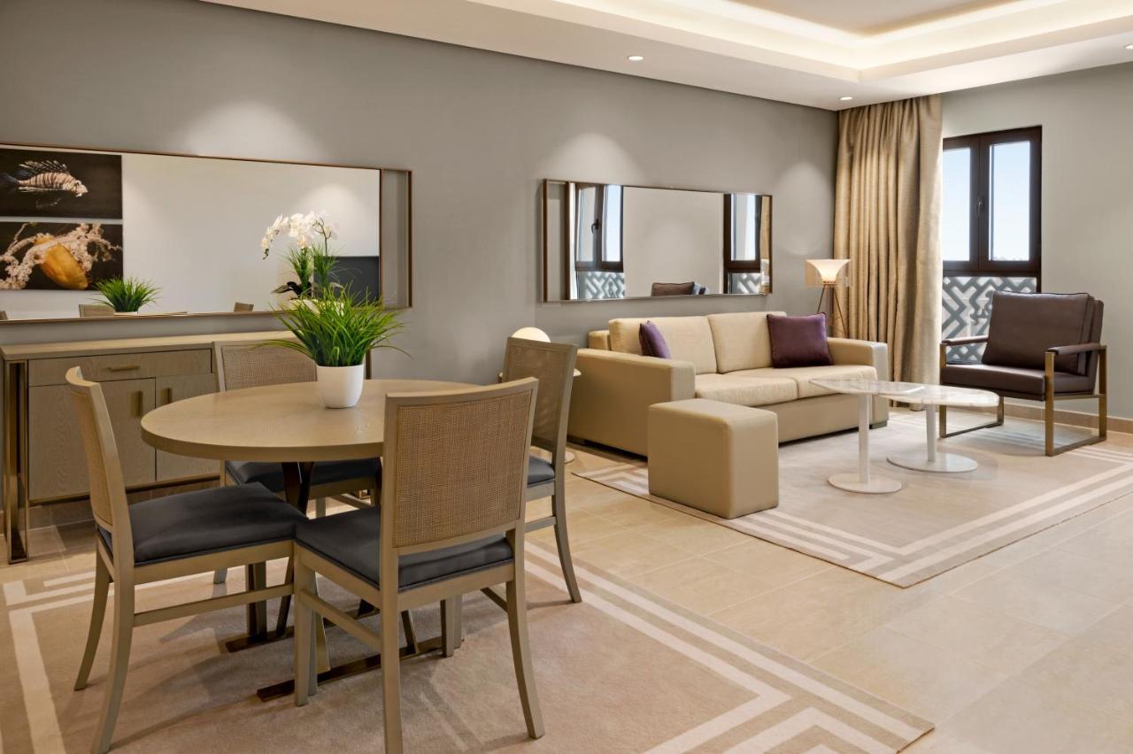 Apartamento familiar de 3 dormitorios con vistas al perfil urbano y acceso a la playa privada