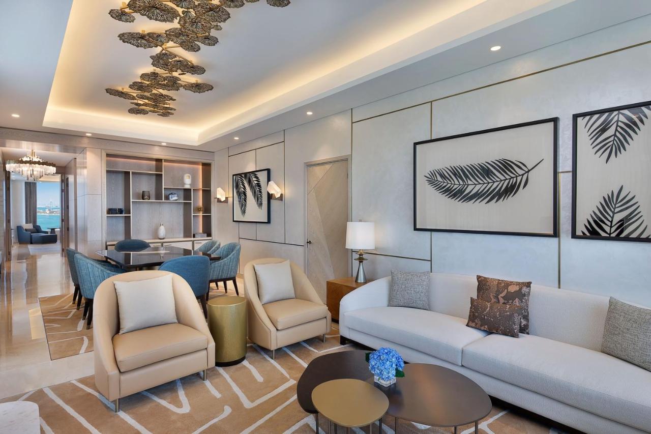 Suite Astor con vistas al mar, acceso a la playa KYMA, servicio de mayordomo Signature St. Regis