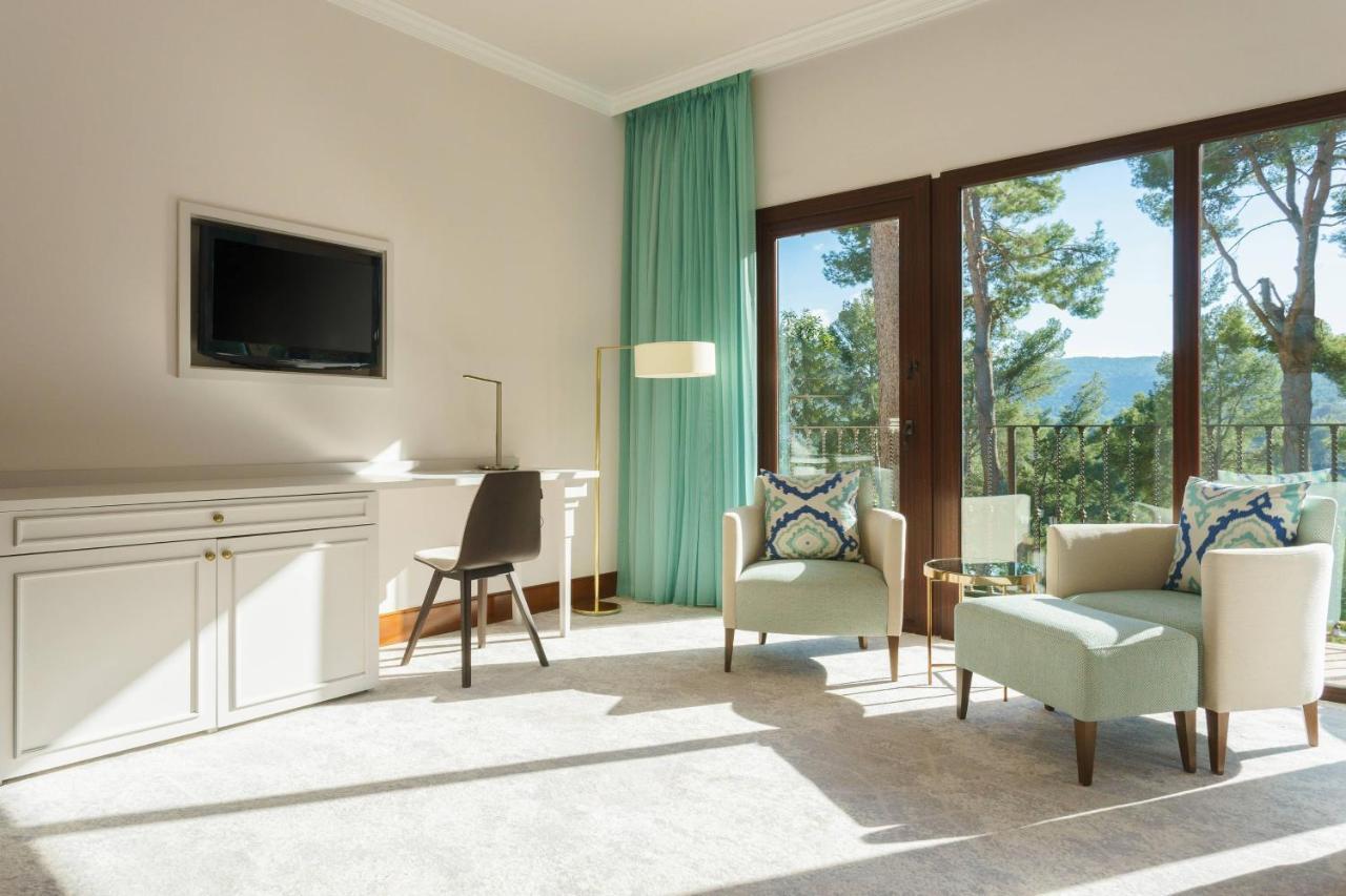 Habitación Clásica Terraza con cama grande, balcón y vistas al jardín