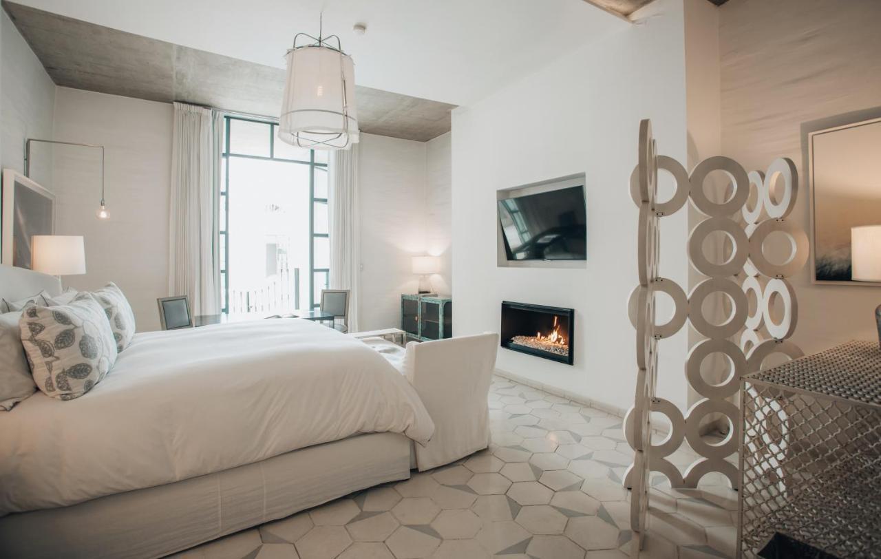 PREMIUM SUITE KING W/BATHTUB