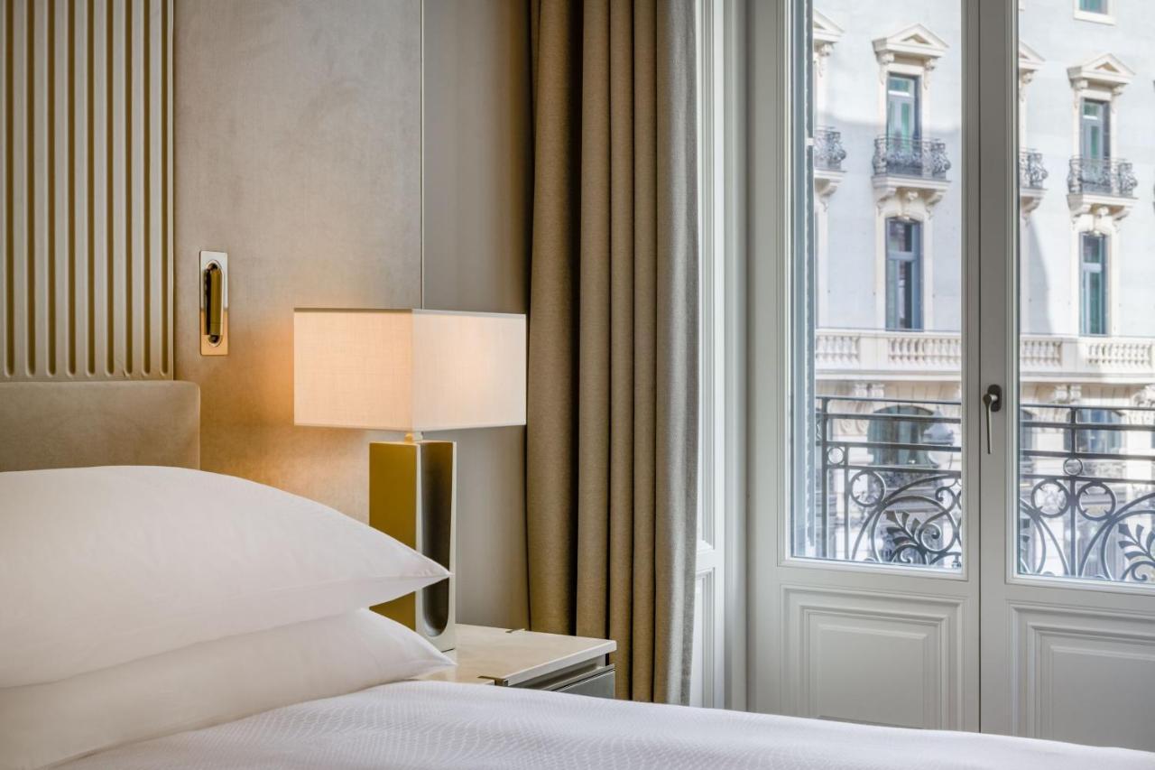 Premium Deluxe King Room with Balcony and City View,1411292282:JPEG