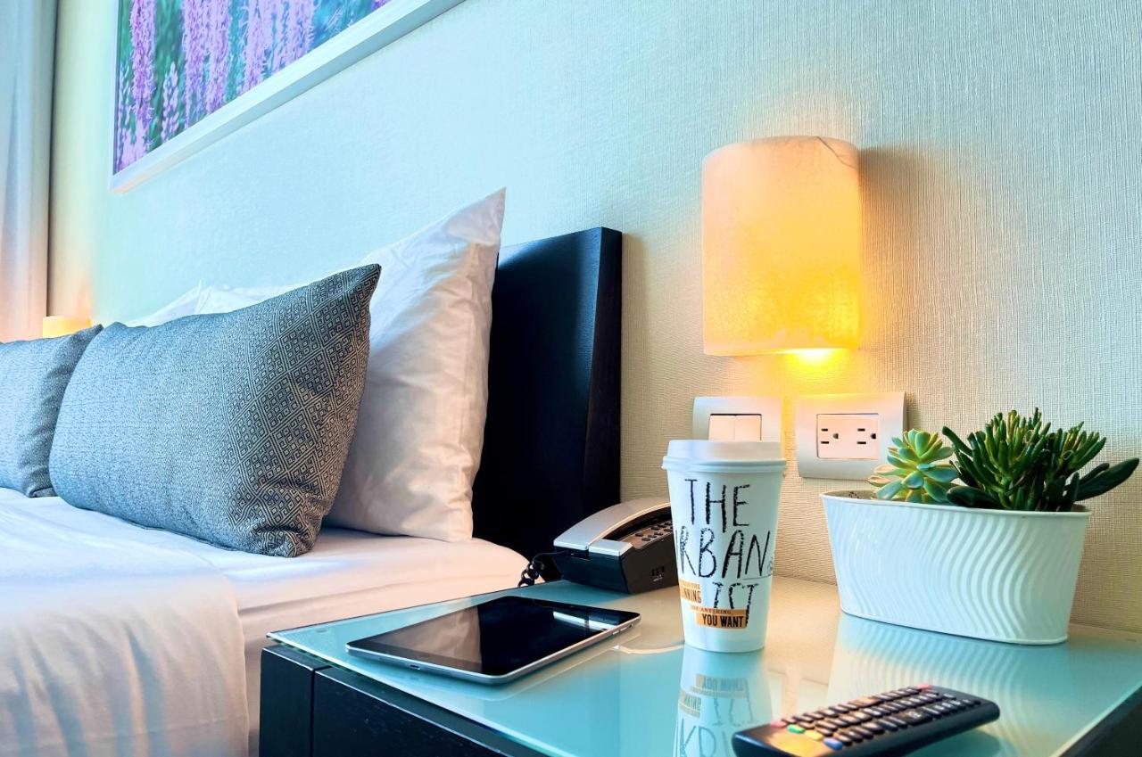 Habitación doble deluxe con cama doble y vistas a la ciudad