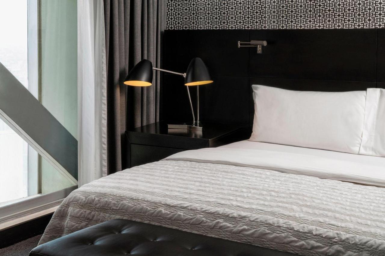 Classic Suite, 1 Bedroom Suite, 1 King, Sofa bed, City view,1404778727:JPEG