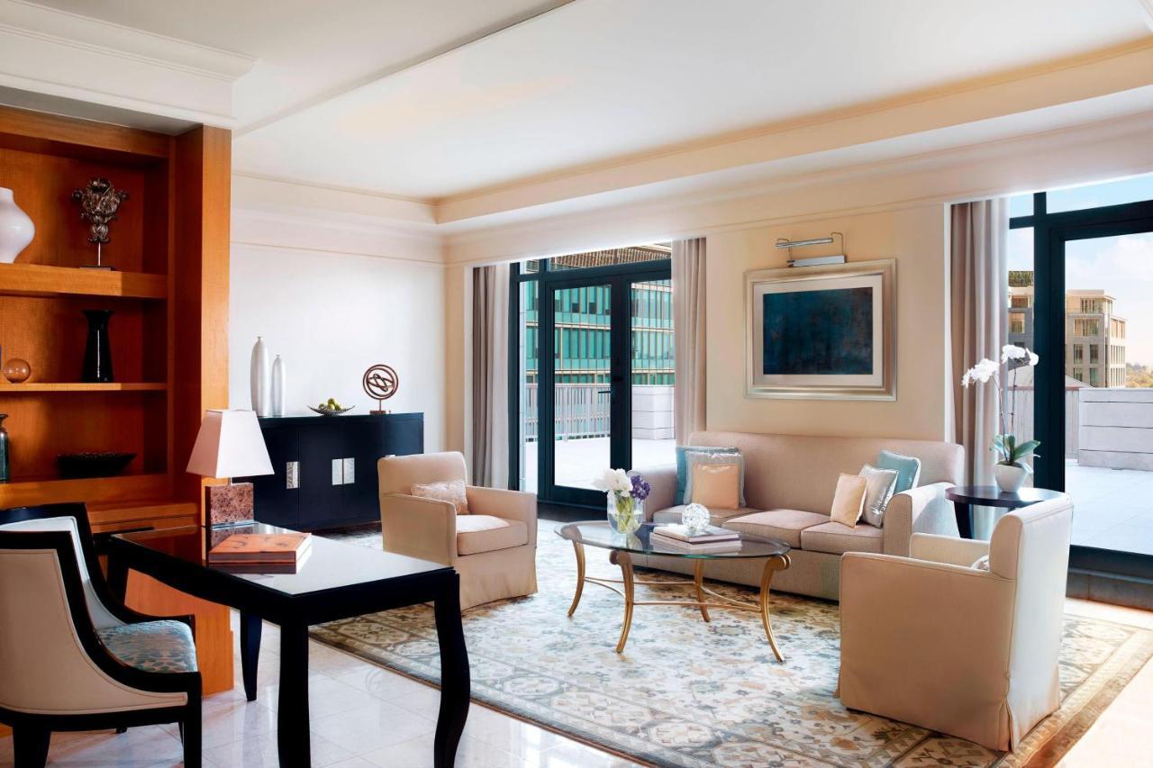 Suite Ambassador con acceso al salón, 1 cama extragrande y balcón - No fumadores