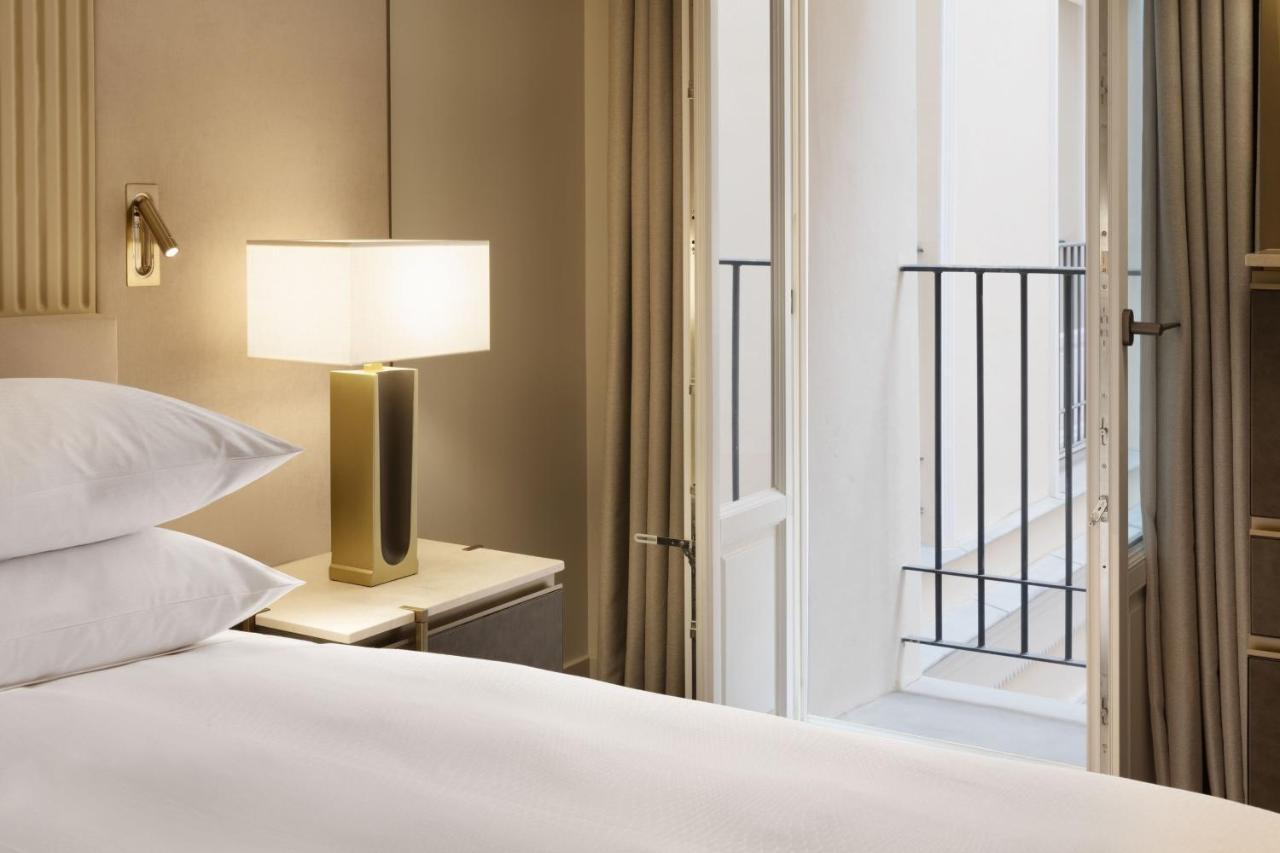 Deluxe King Room with Courtyard View,1421532318:JPEG