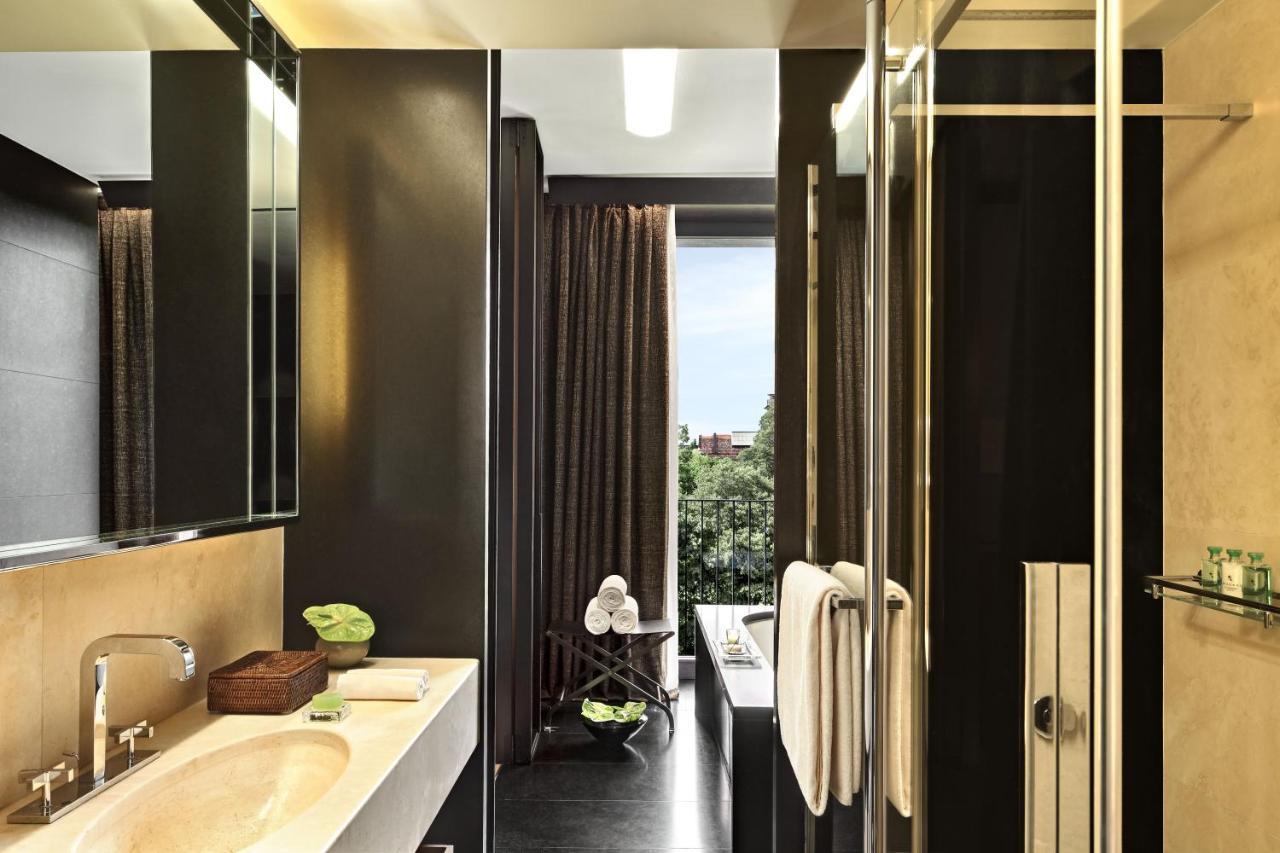 Suite Junior de 1 dormitorio con cama extragrande y vistas al jardín