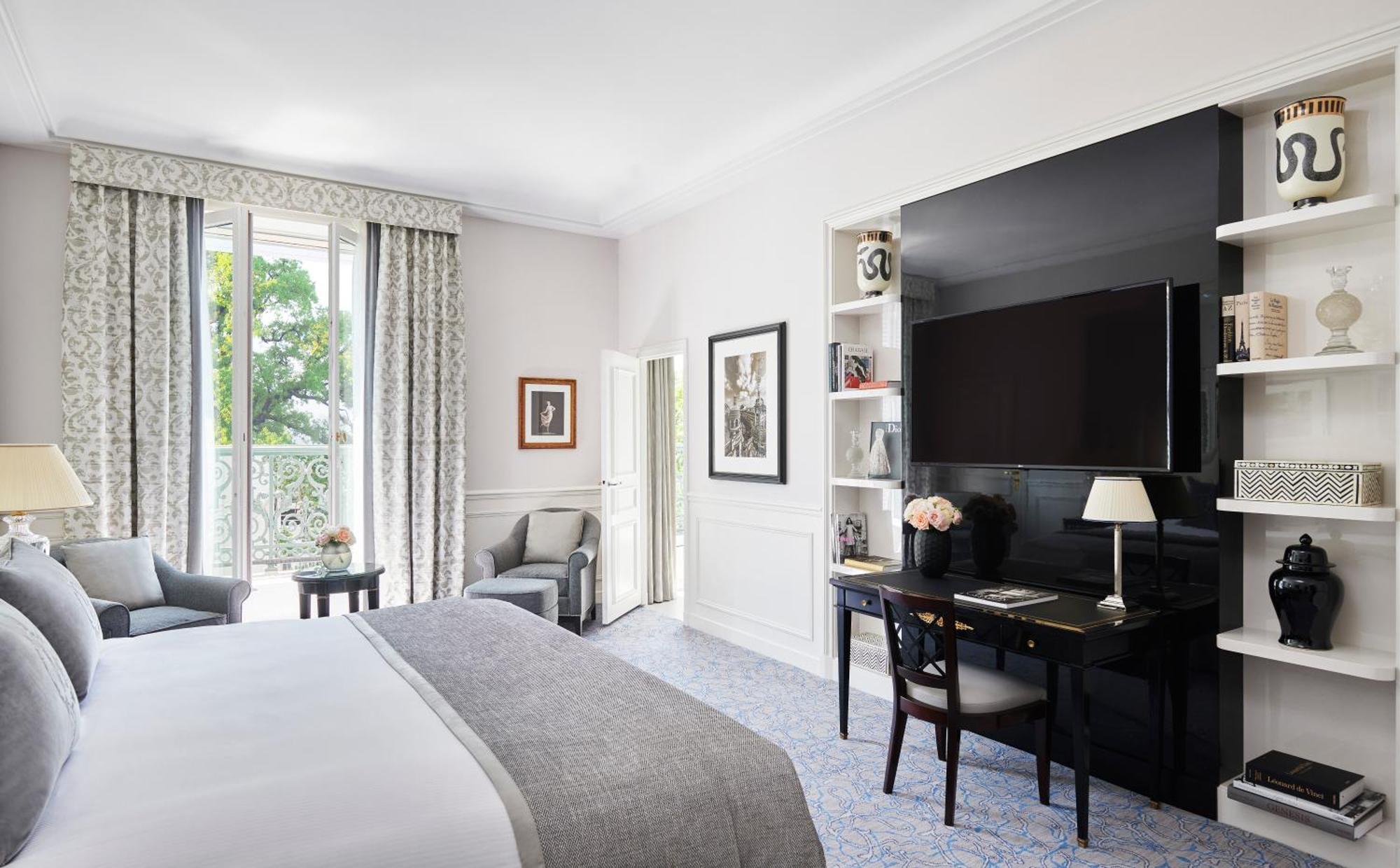 Suite Junior con cama extragrande y balcón