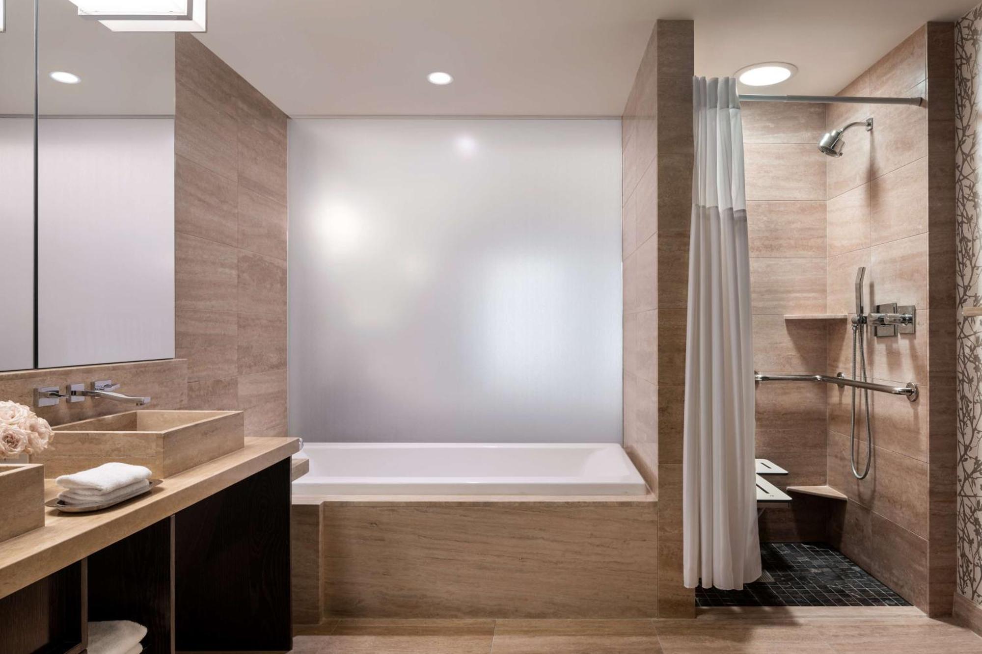 King Room with View and Roll-in Shower - Mobility and Hearing Access,1434127204:JPEG