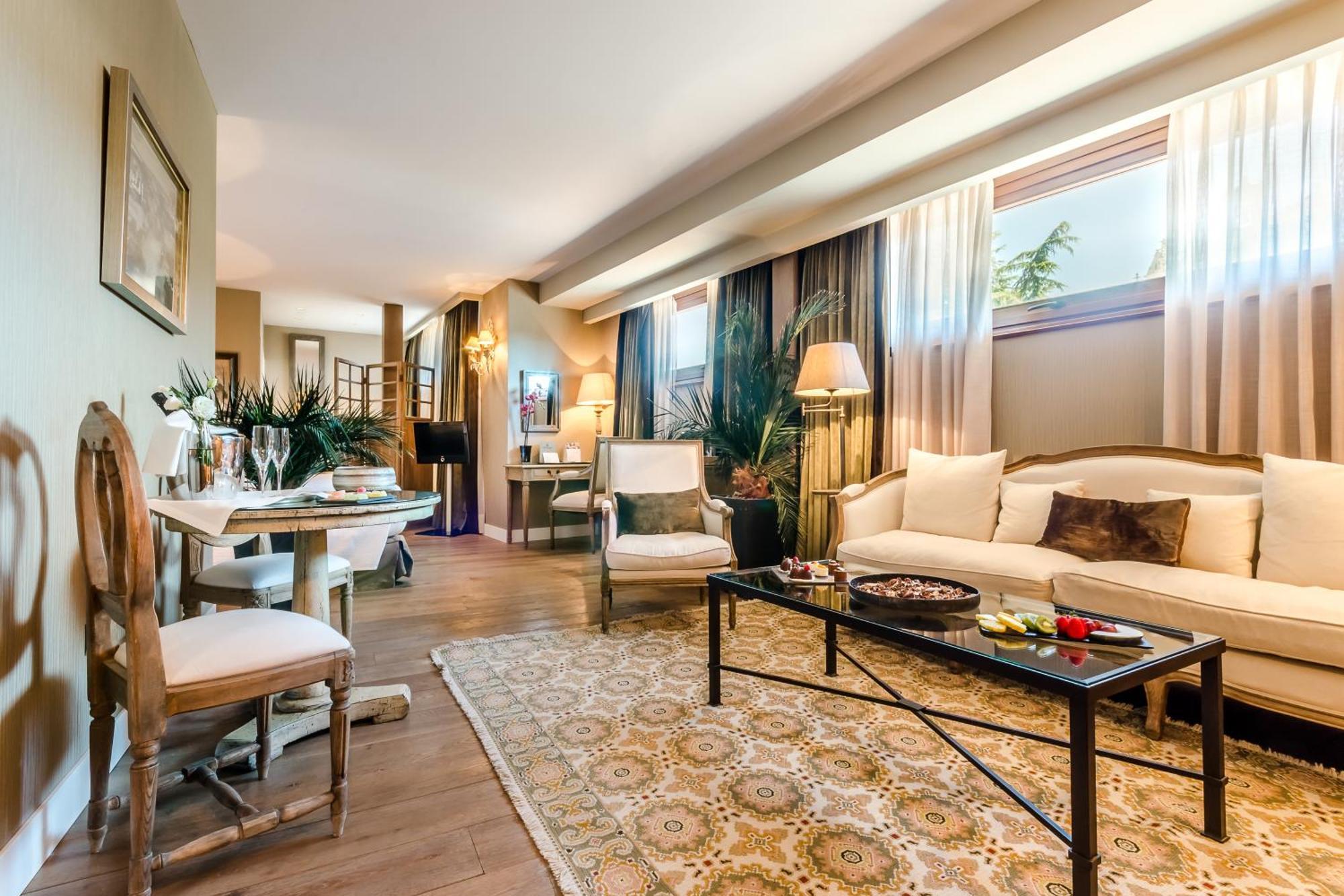Suite Room,1114924881:JPEG