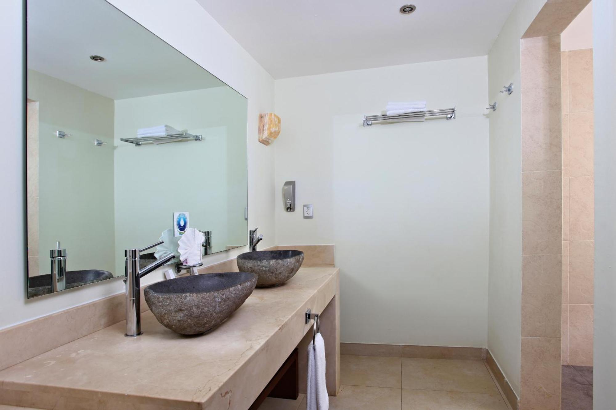 Habitación Superior con vistas a la piscina