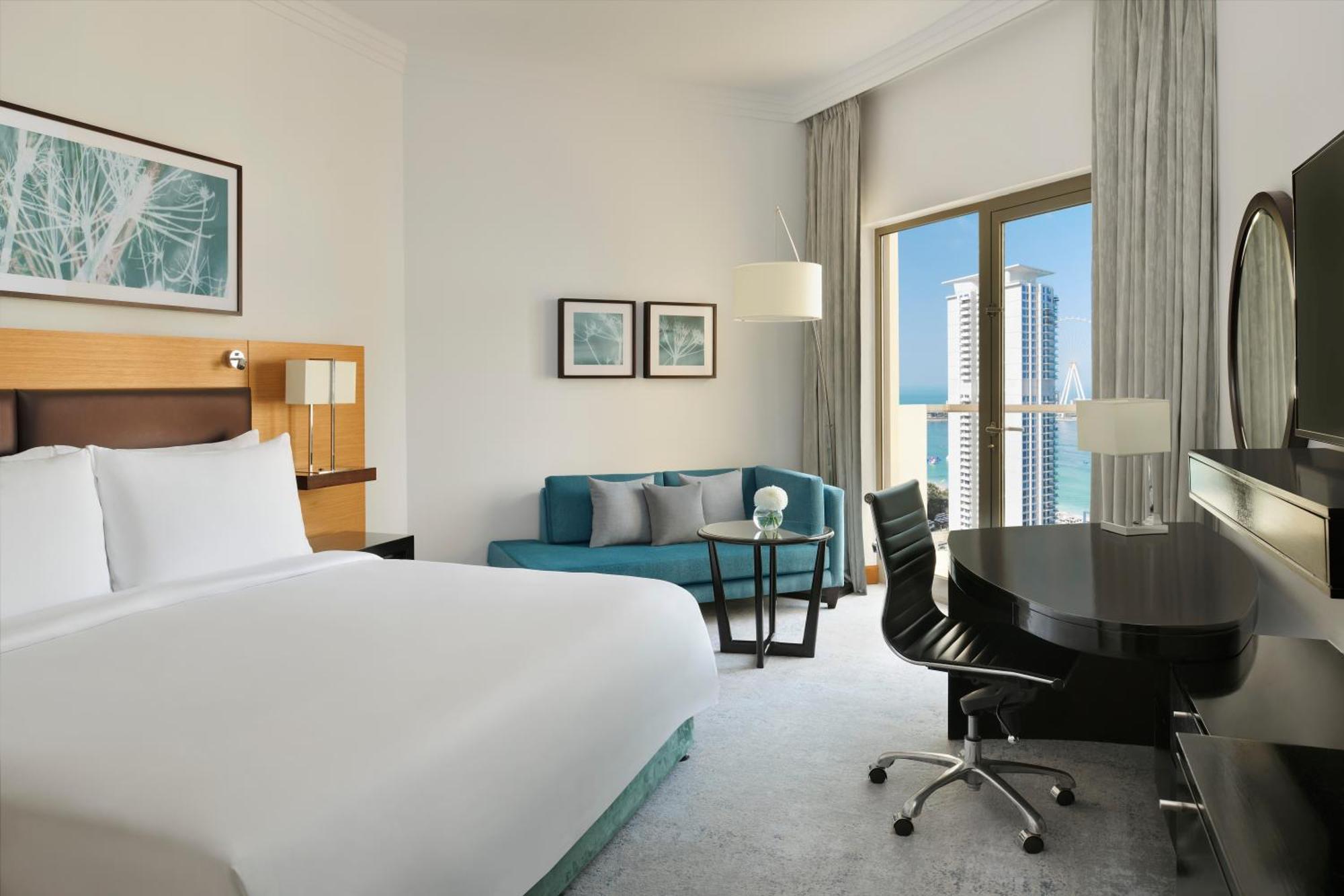 Executive King with Balcony, Lounge Access, Breakfast, Refreshments & Evening drinks and Canapés
