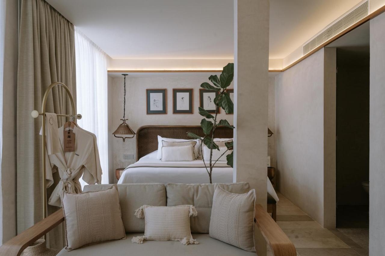 Habitación con cama extragrande.