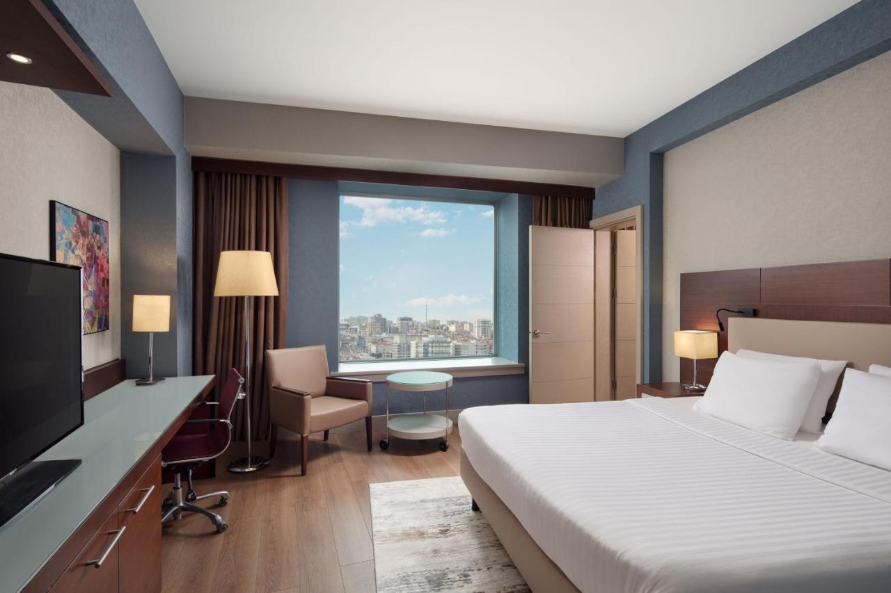 One-Bedroom King Suite with Sofa Bed and Kitchen