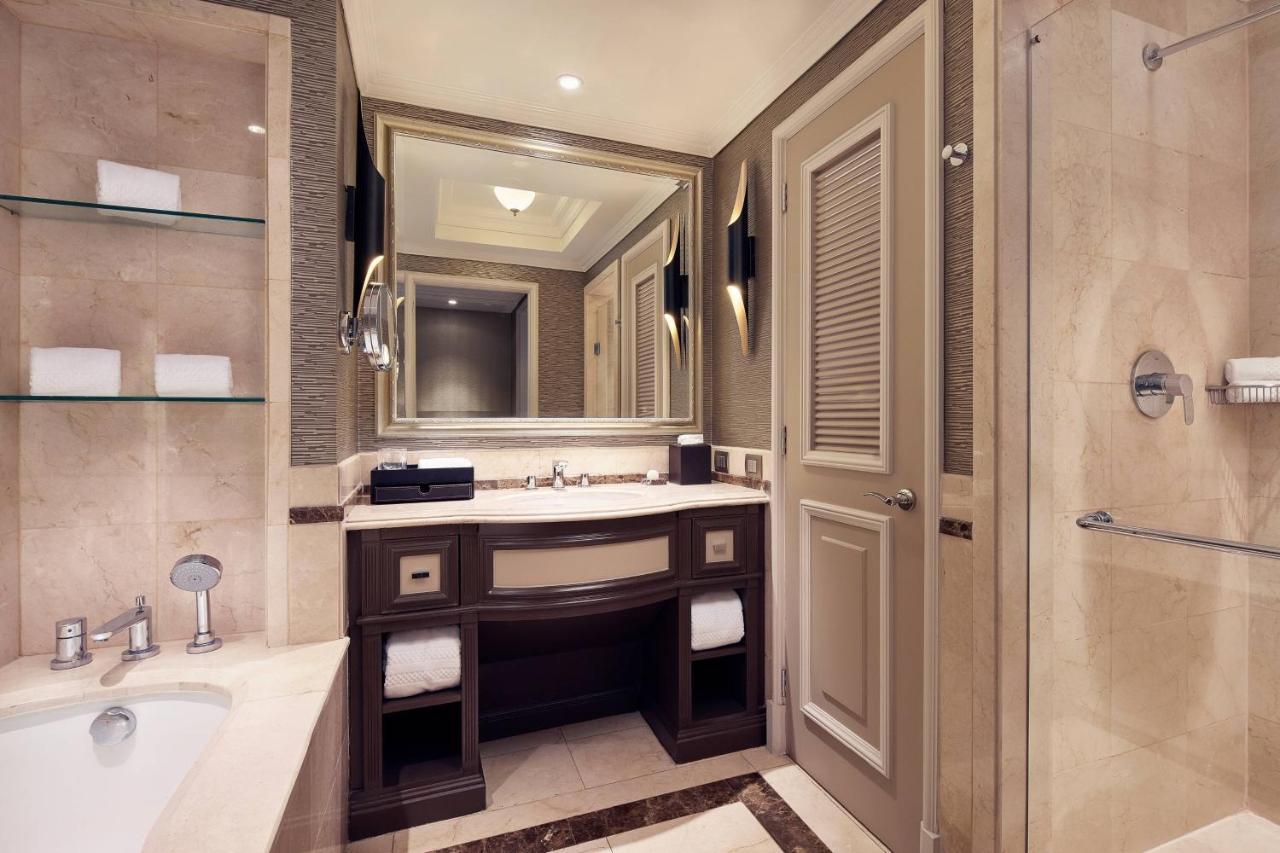 Habitación Doble Deluxe con terraza y acceso al Club Lounge - Cama extragrande
