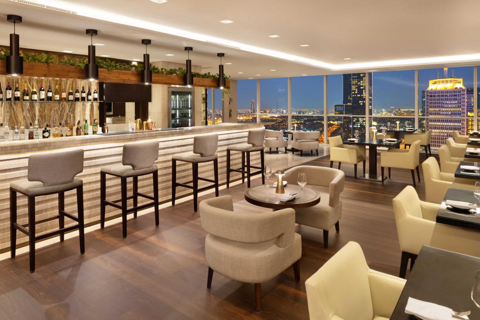 Suite Executive con vistas al perfil urbano y acceso al club lounge - Cama extragrande
