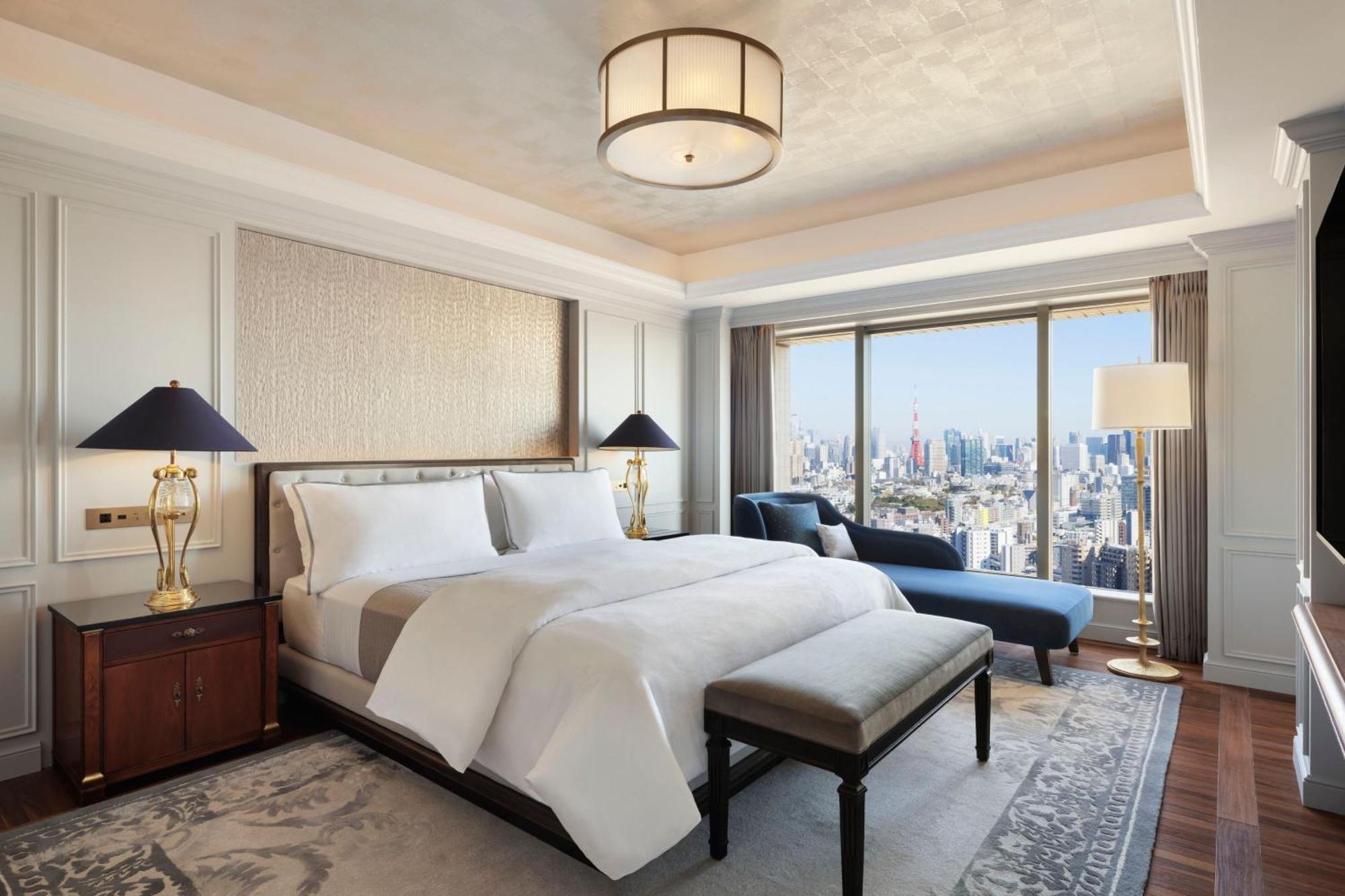 Suite Imperial King de 1 dormitorio con cama extragrande y acceso al salón Club Lounge