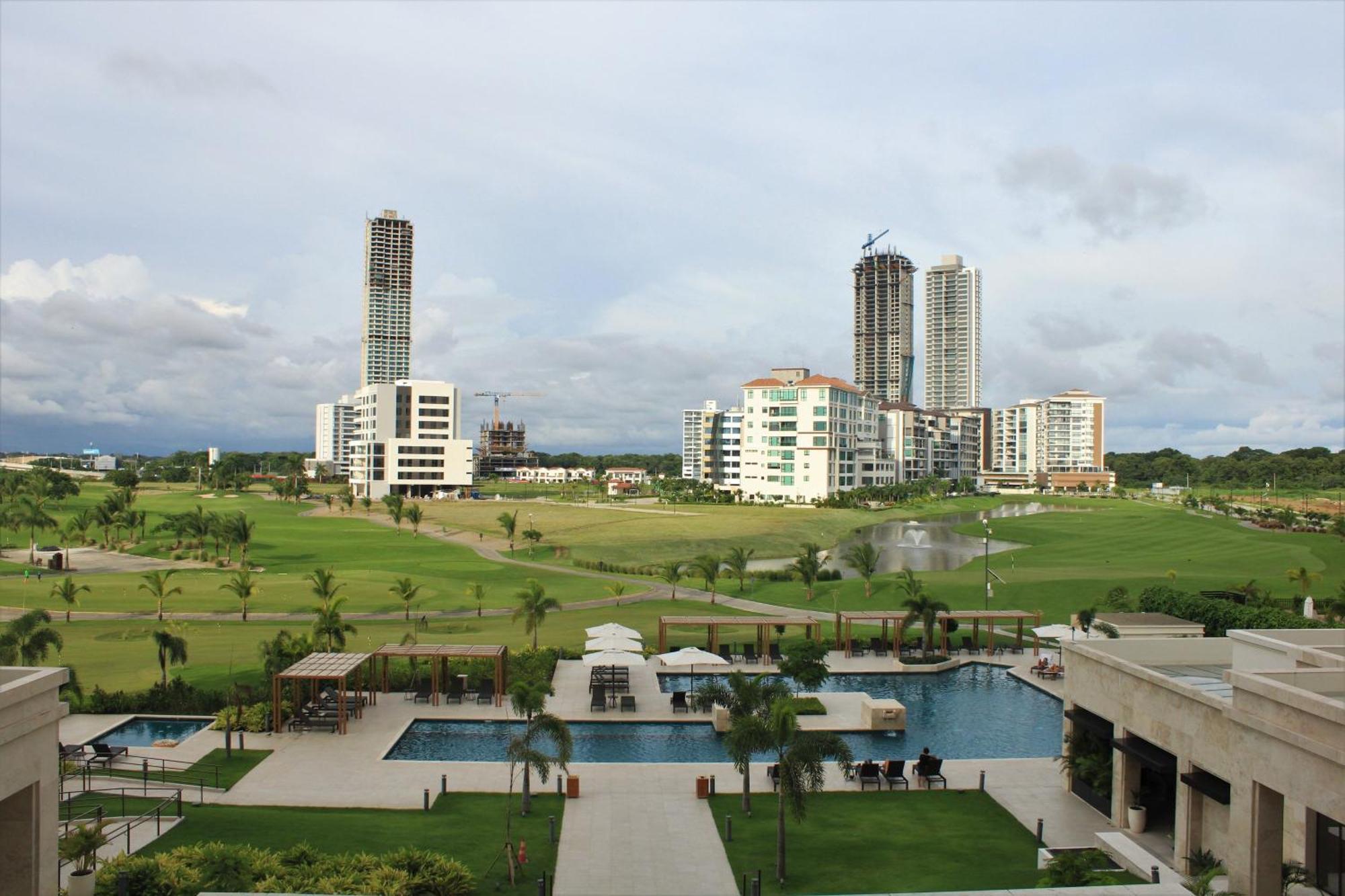 Suite Máster con 1 dormitorio, terraza y vistas al campo de golf