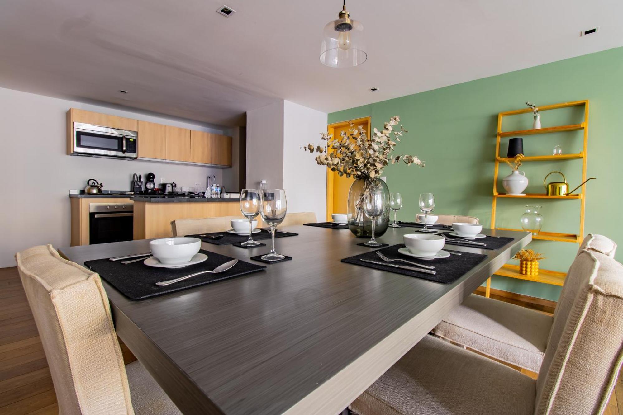 Apartamento de lujo con balcón y vistas a la calle