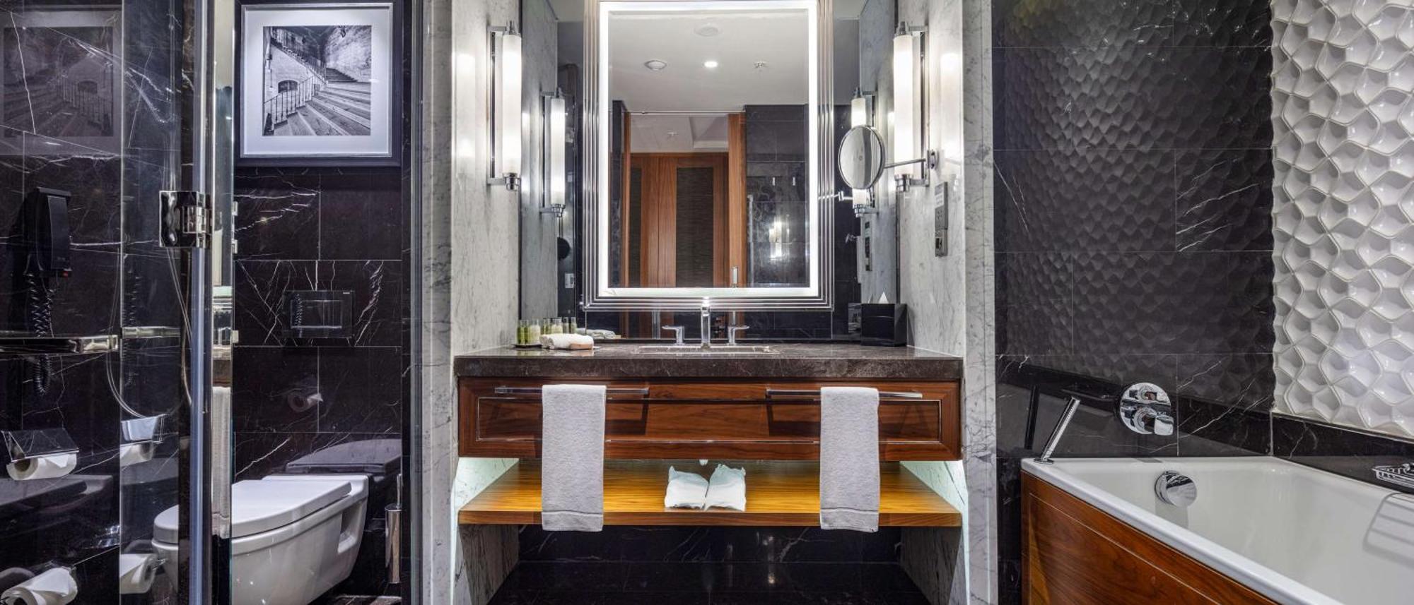 Habitación Executive con acceso al salón y cama extragrande