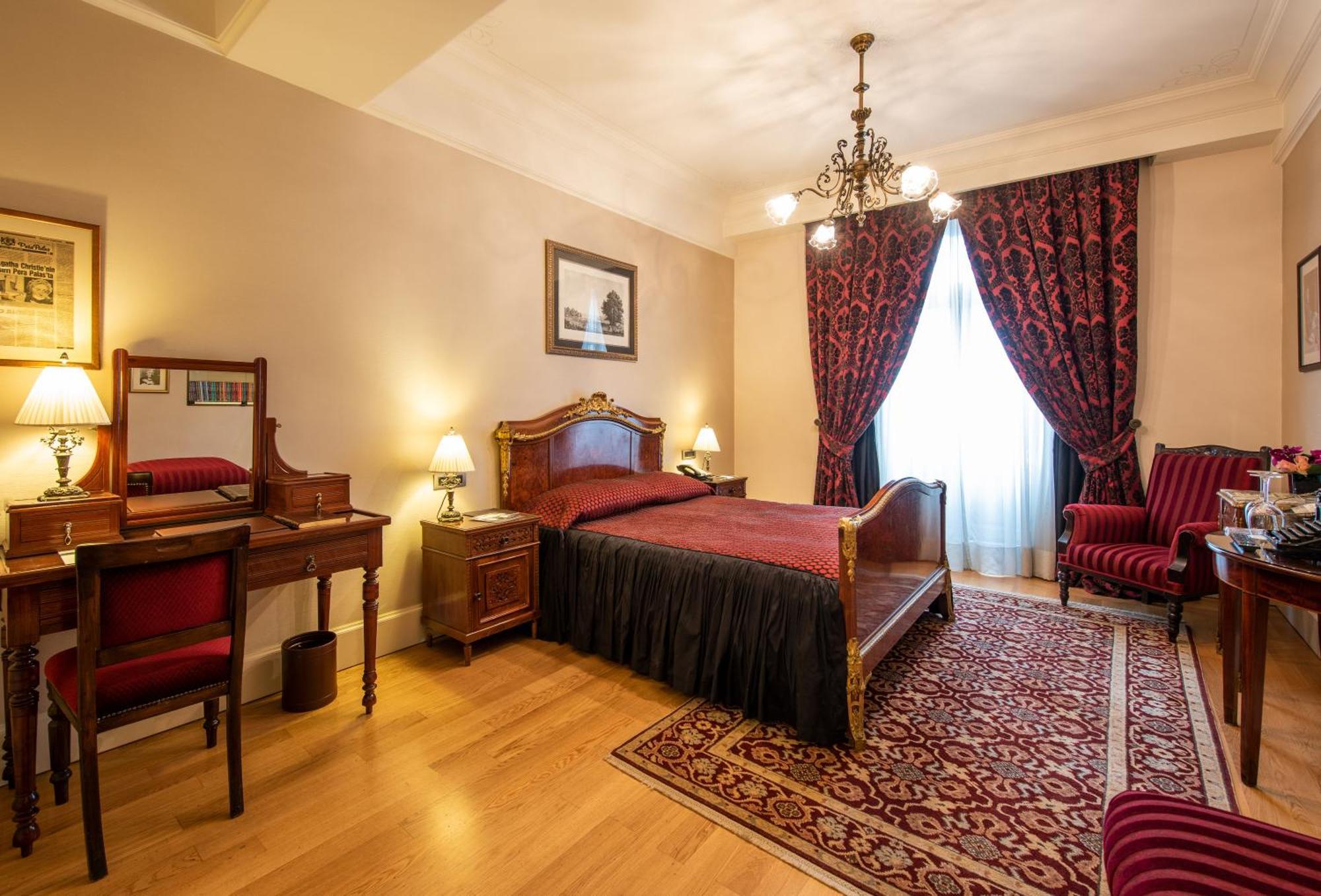 Habitación Agatha Christie con cama extragrande
