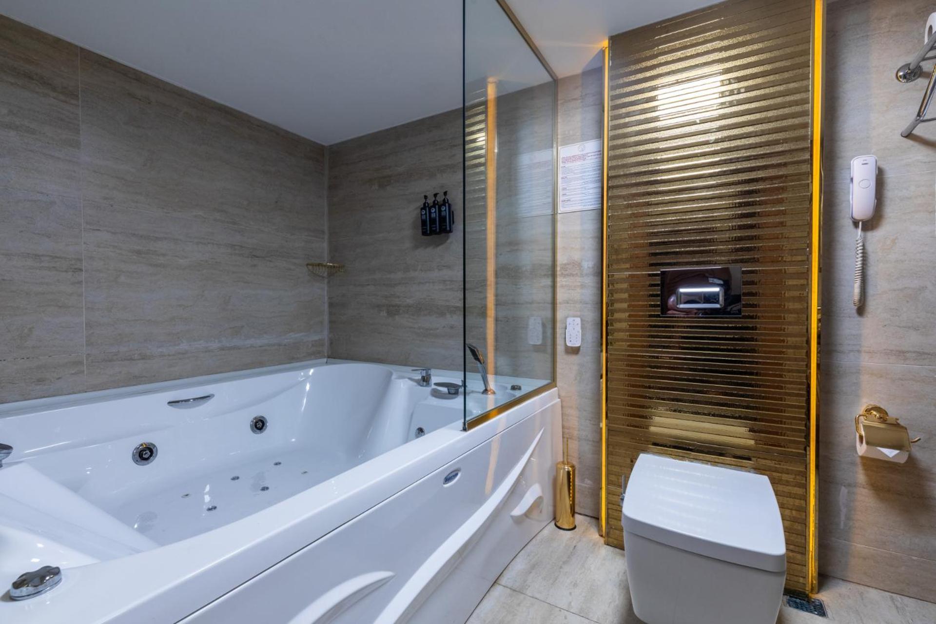 Suite Familiar con bañera de hidromasaje
