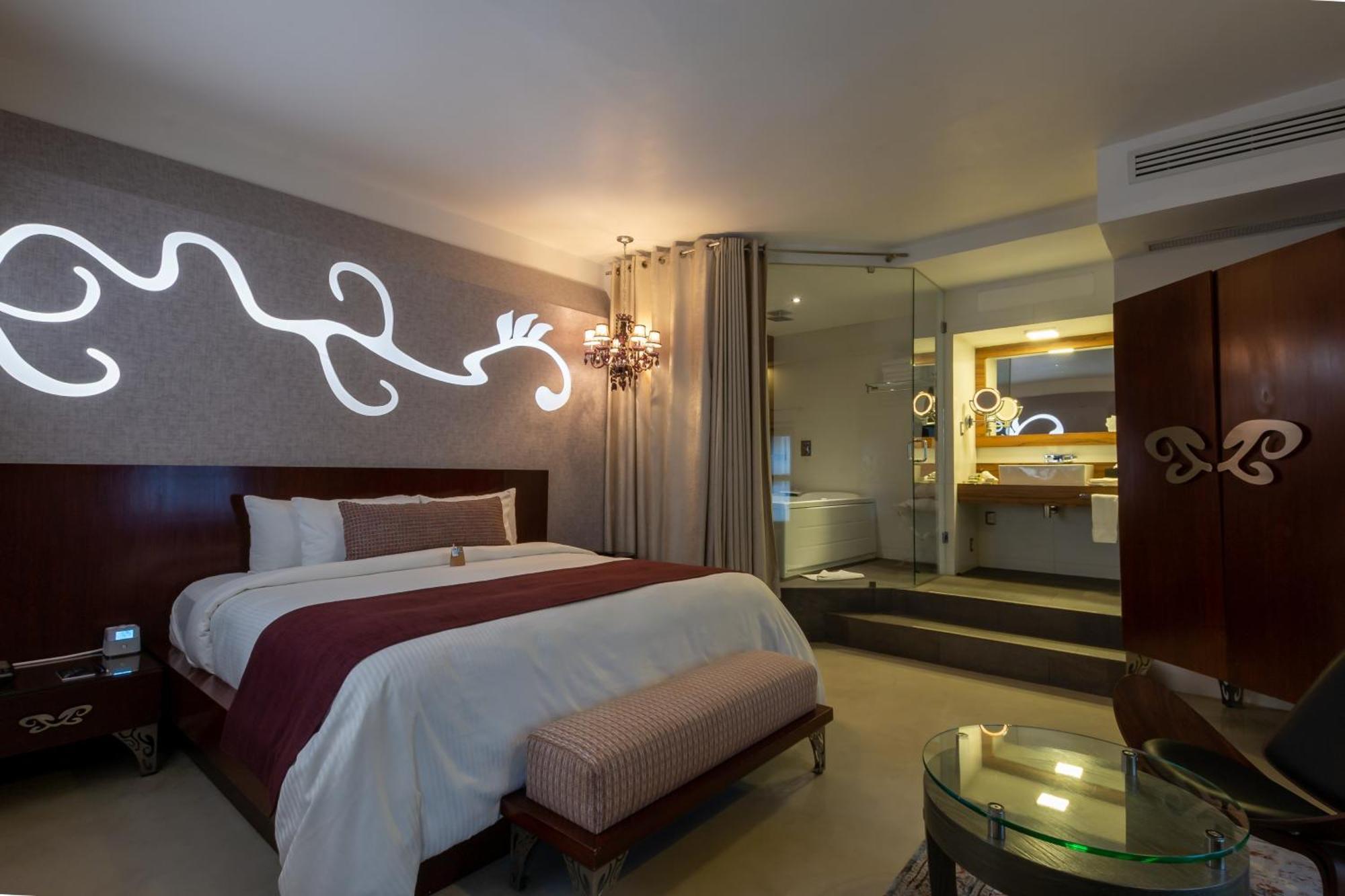 Suite Deluxe con bañera de hidromasaje - Cynthia