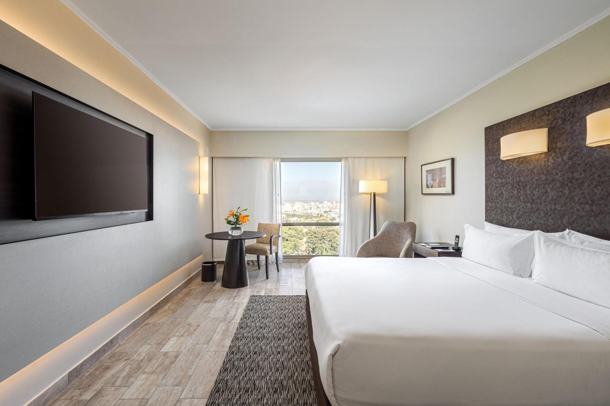 CLUB Club lounge access Guest room 1 King City view,1710599914:JPEG