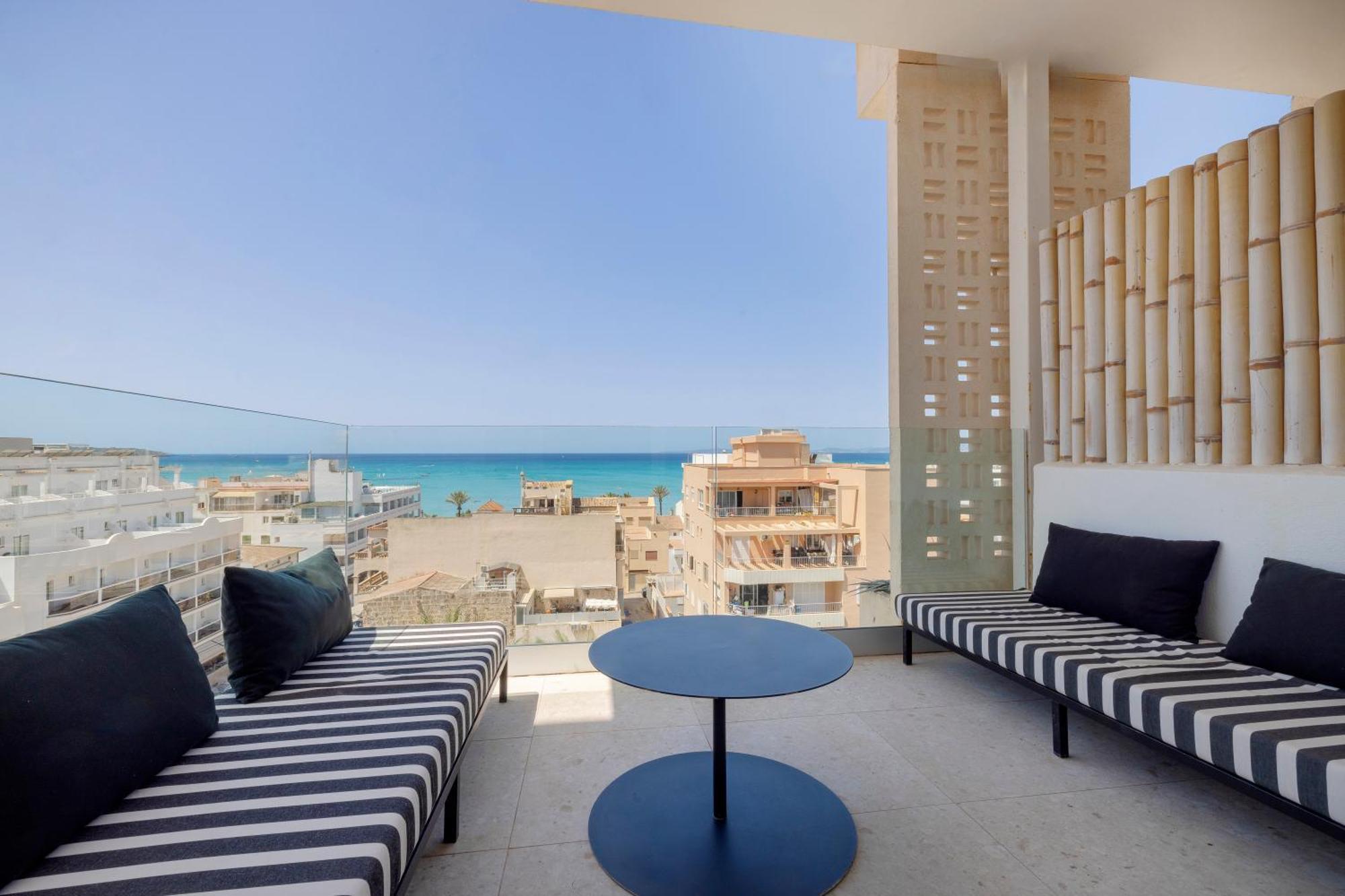 Habitación Doble con balcón y vistas parciales al mar - 1 o 2 camas