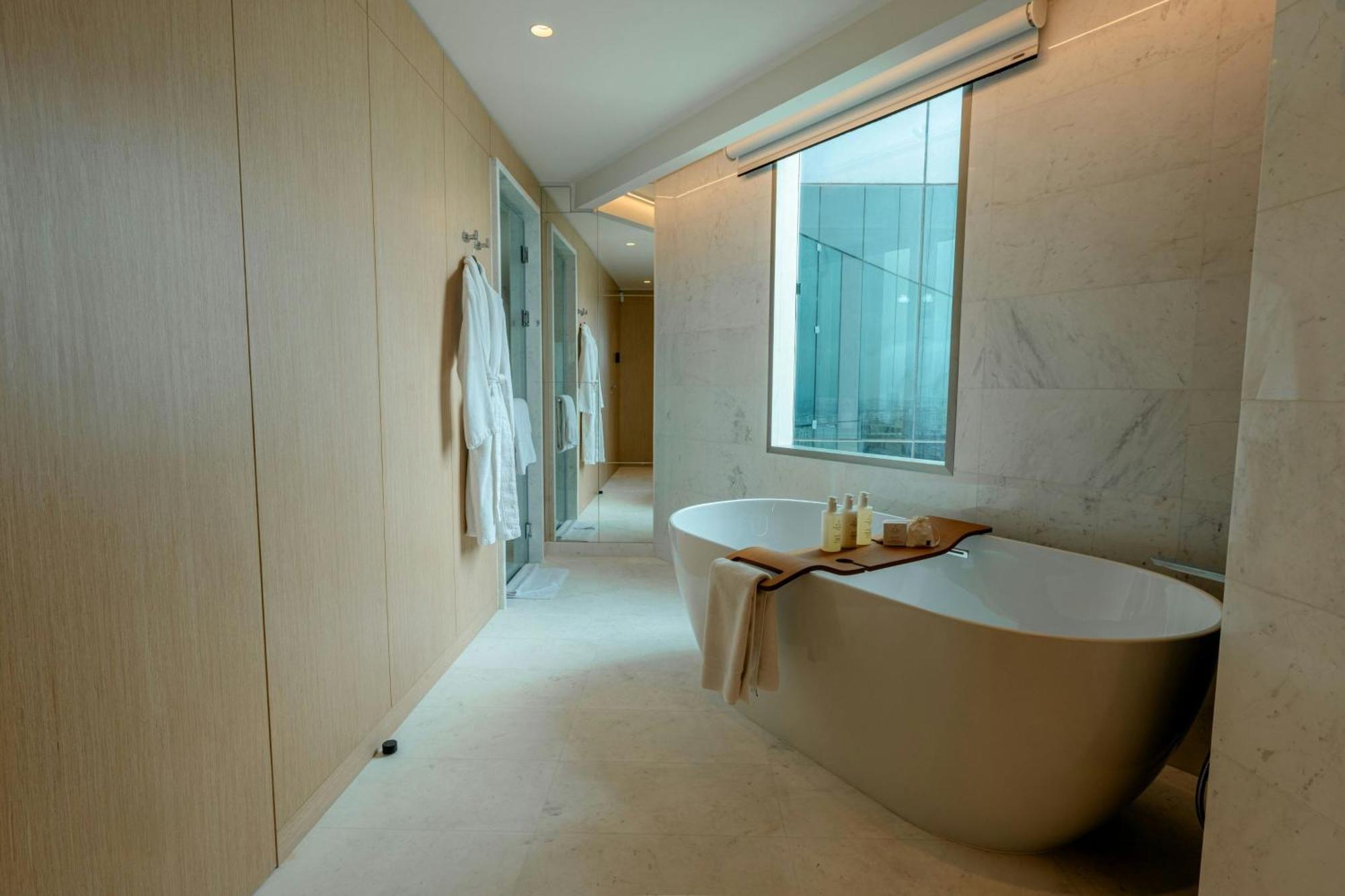 Master King Suite - Concierge Lounge Access,1634417053:JPEG