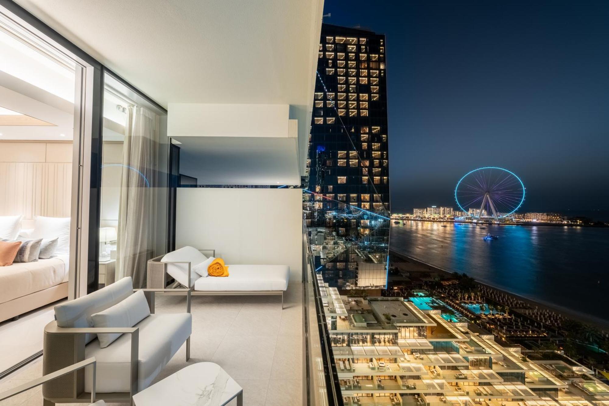 Estudio Superior con vistas al mar y cena de gala y fiesta de Año Nuevo