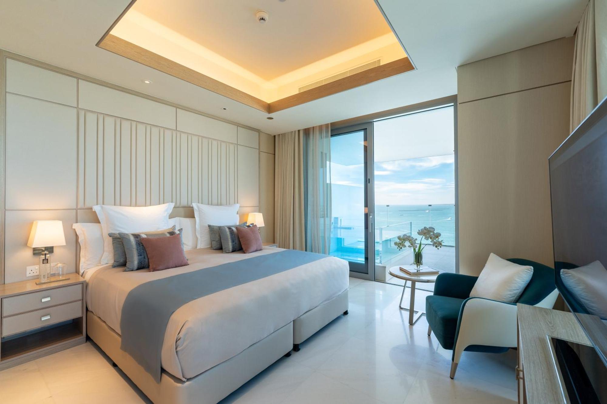 Suite con 1 cama, piscina, vistas al perfil urbano y cena de gala y fiesta de Año Nuevo
