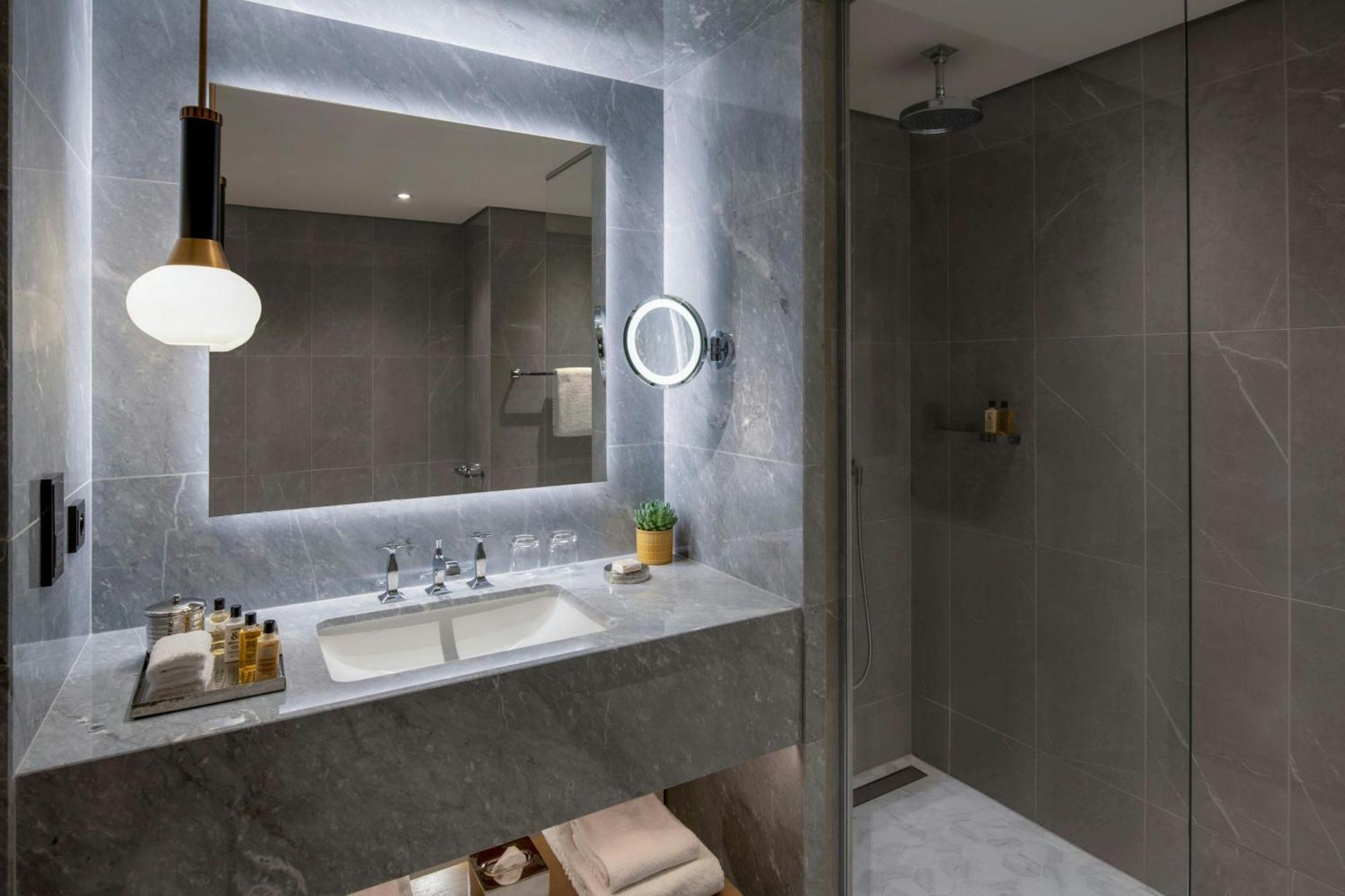 Deluxe Queen Room,1643143928:JPEG