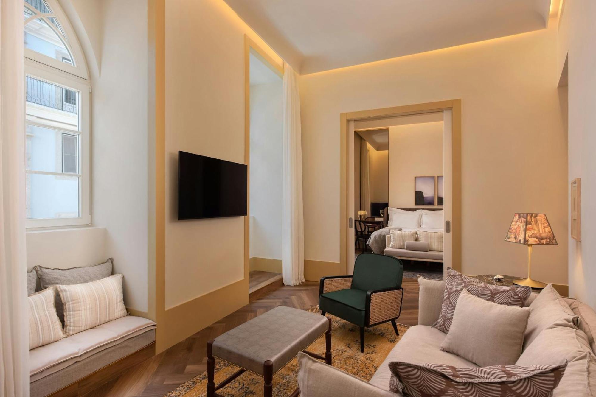 Suite con sofá cama, vistas a la ciudad y balcón - 1 cama extragrande