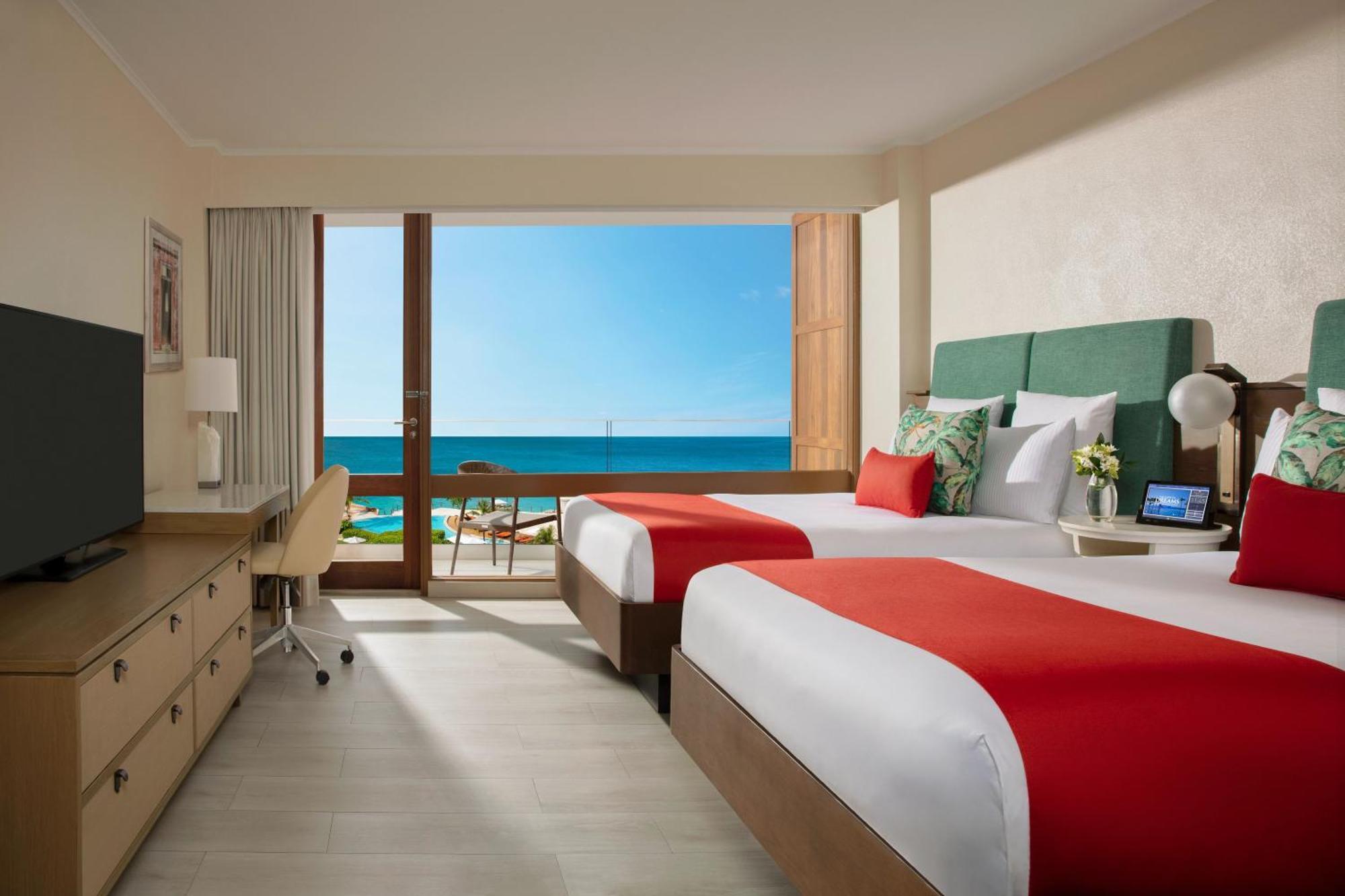 Habitación Doble Deluxe con vistas a la piscina