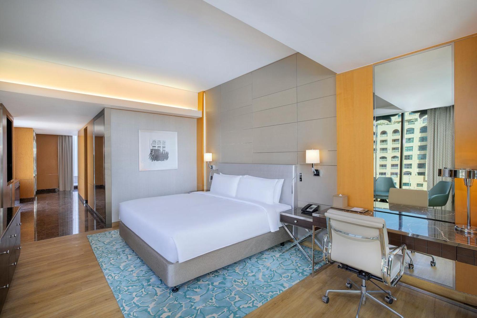 Habitación Executive esquinera con balcón y acceso al salón - 1 cama extragrande