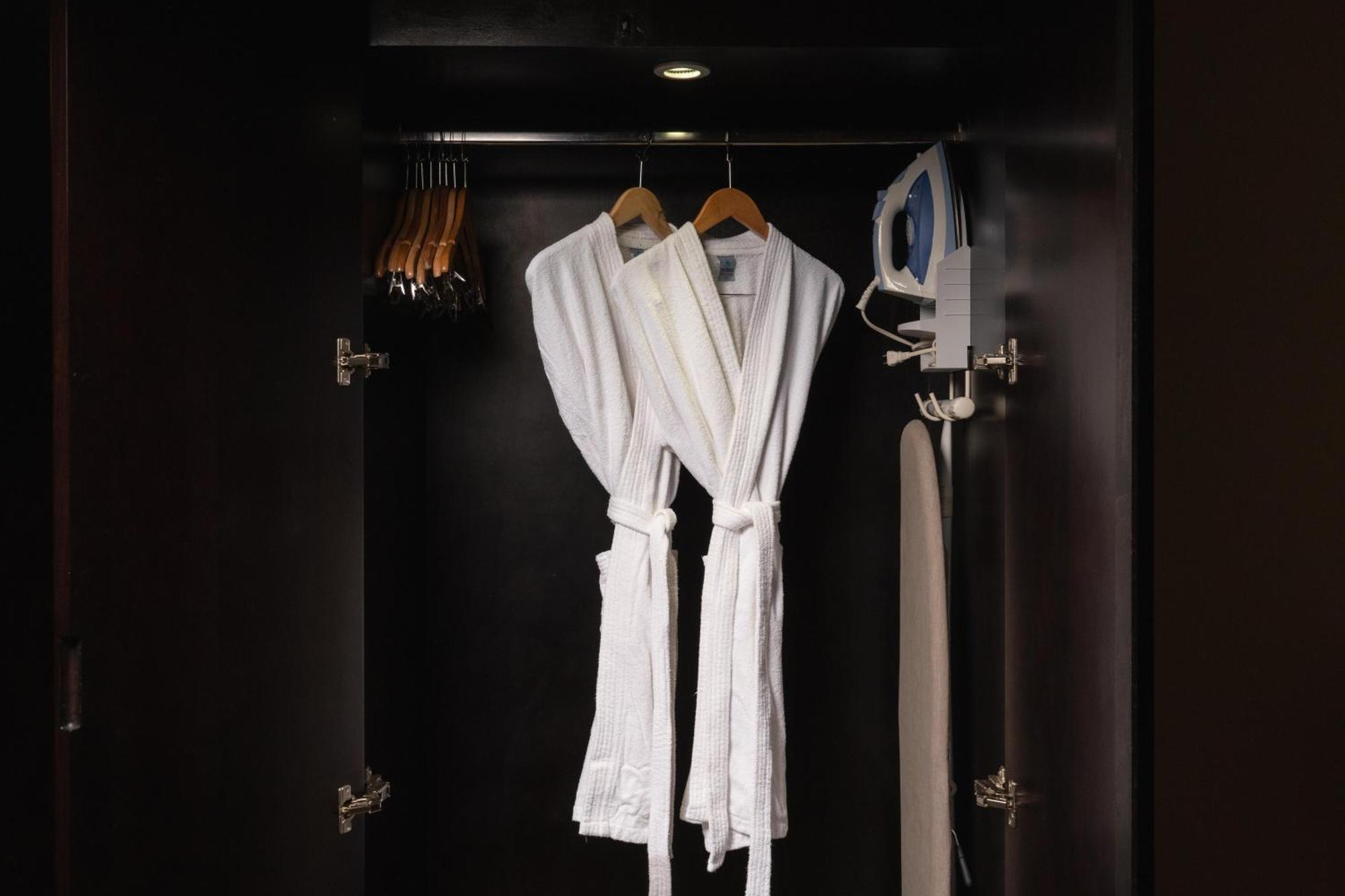 Superior King Suite,1665410324:JPEG