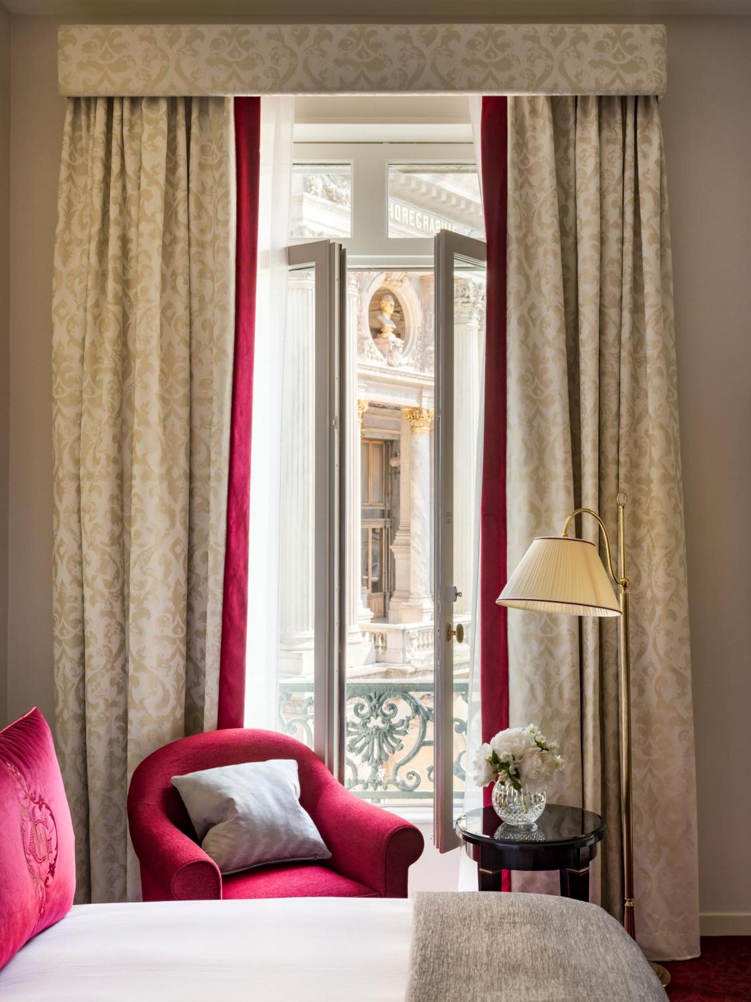 Habitación Doble Clásica con balcón y vistas a la ópera