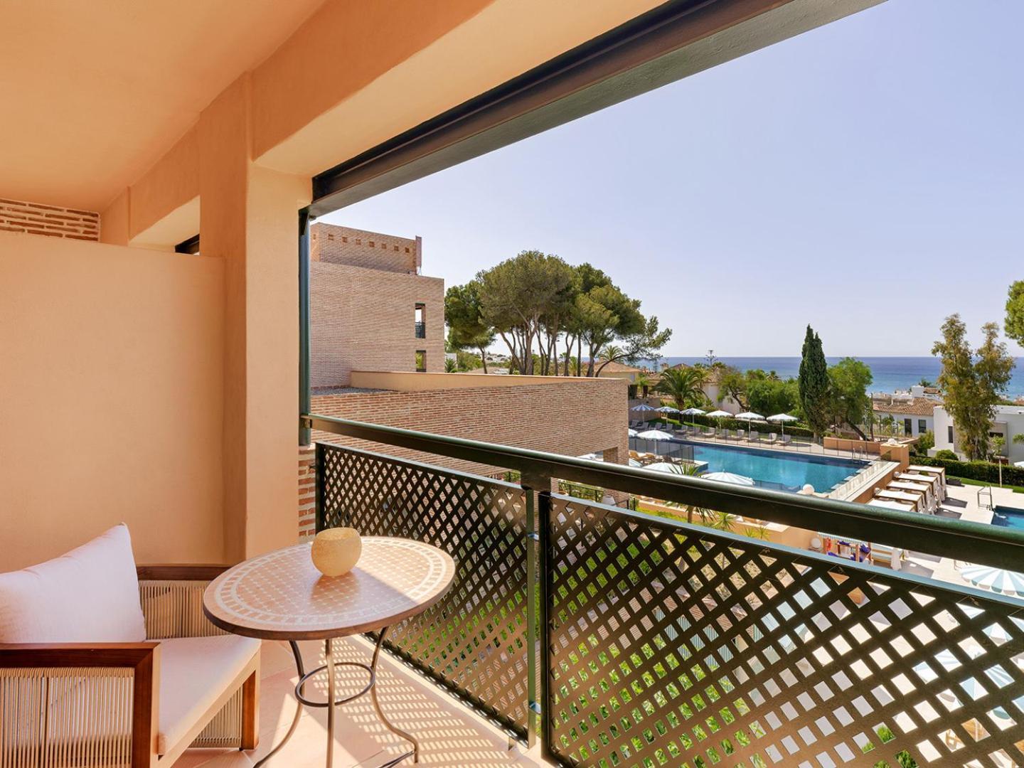 Habitación Doble Deluxe con balcón y vistas al mar