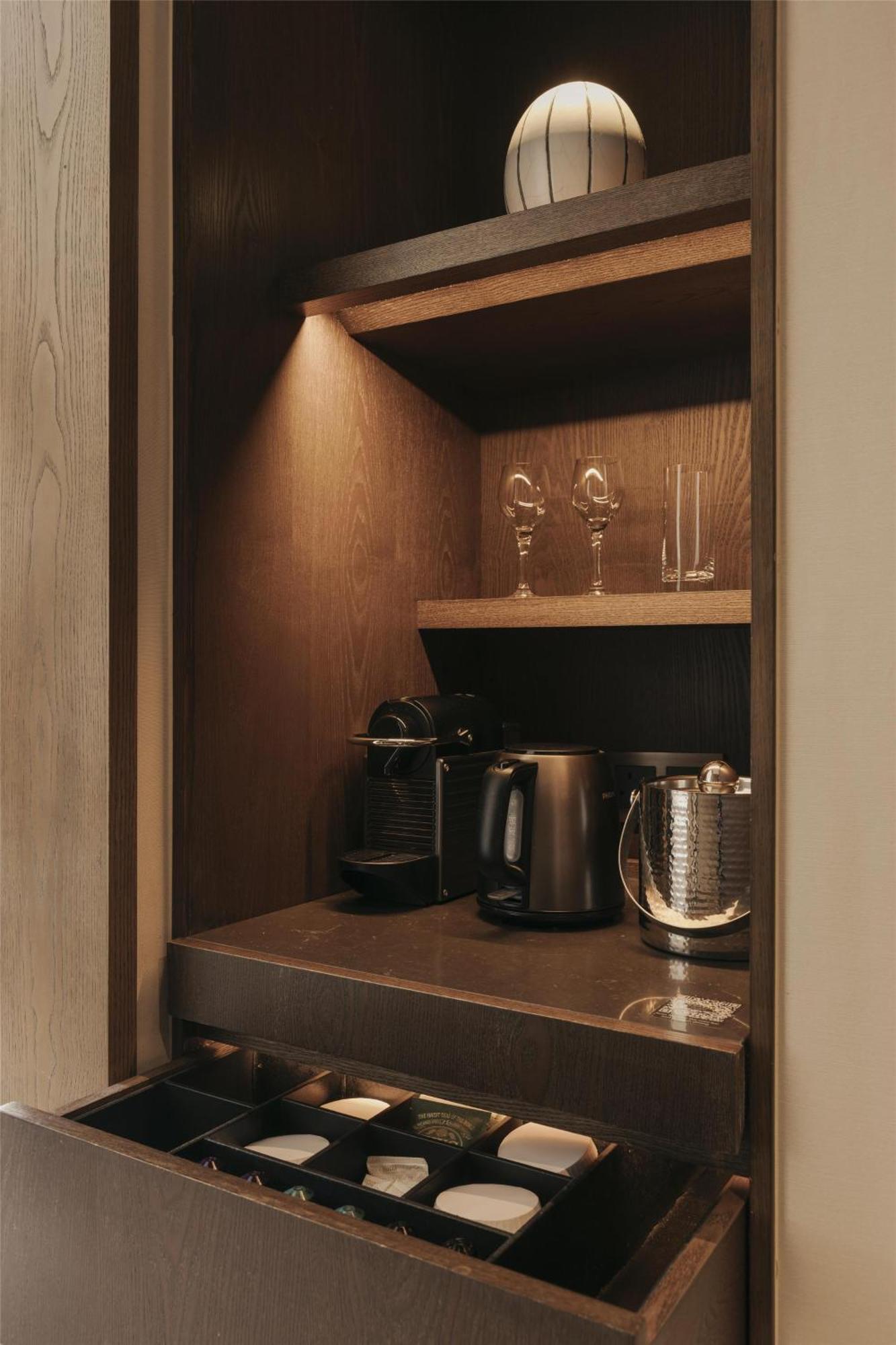 Habitación Executive con acceso al salón y cama extragrande